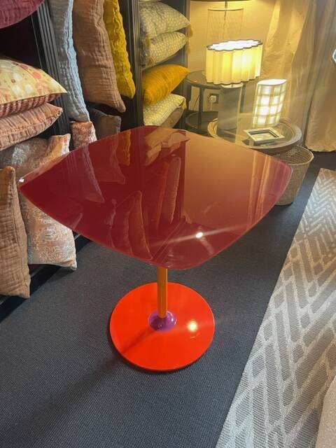 Kartell table, Thierry Bistrot model, burgundy color
