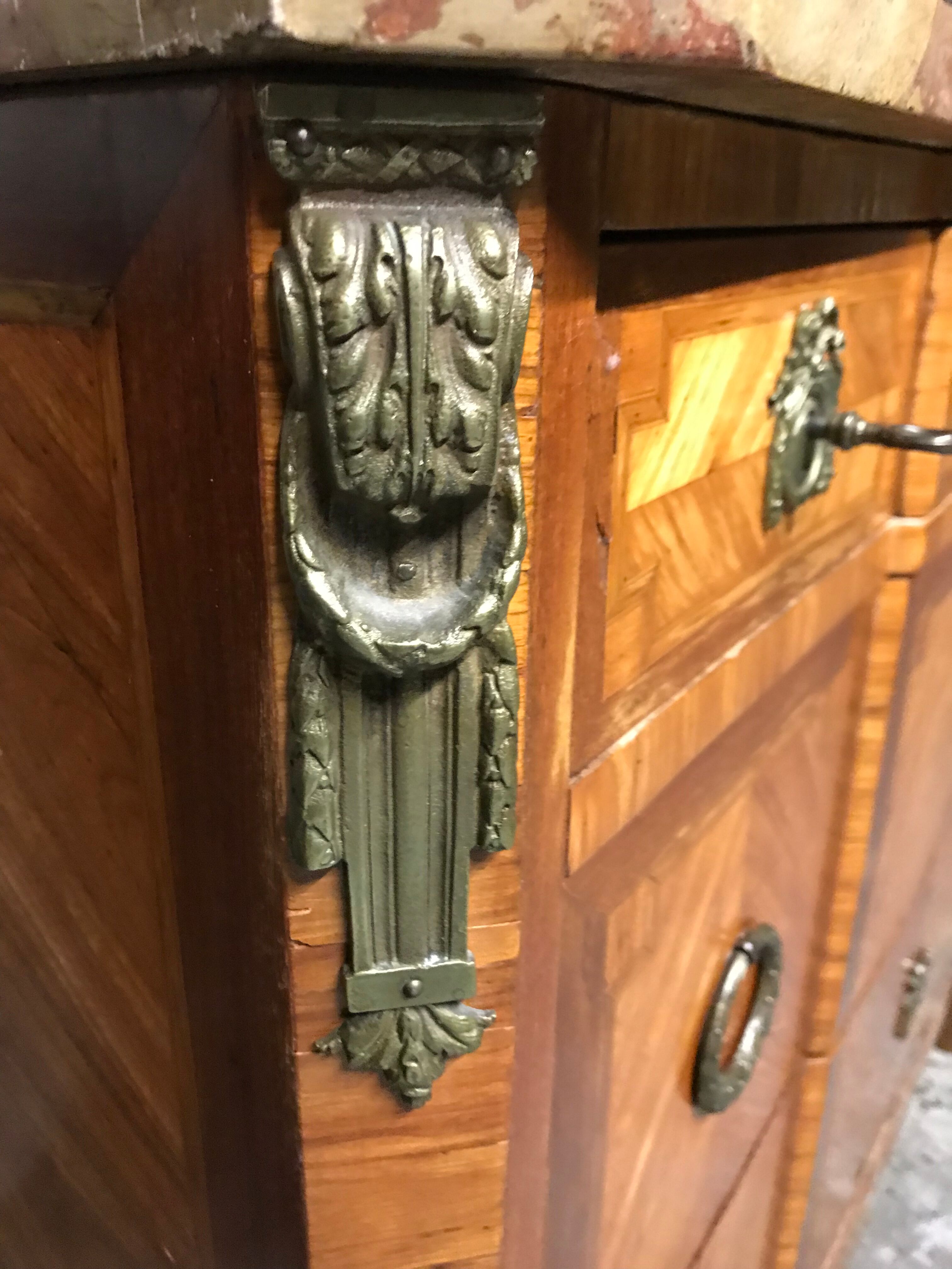 Transition chest of drawers 1900 inlaid with marquetry
