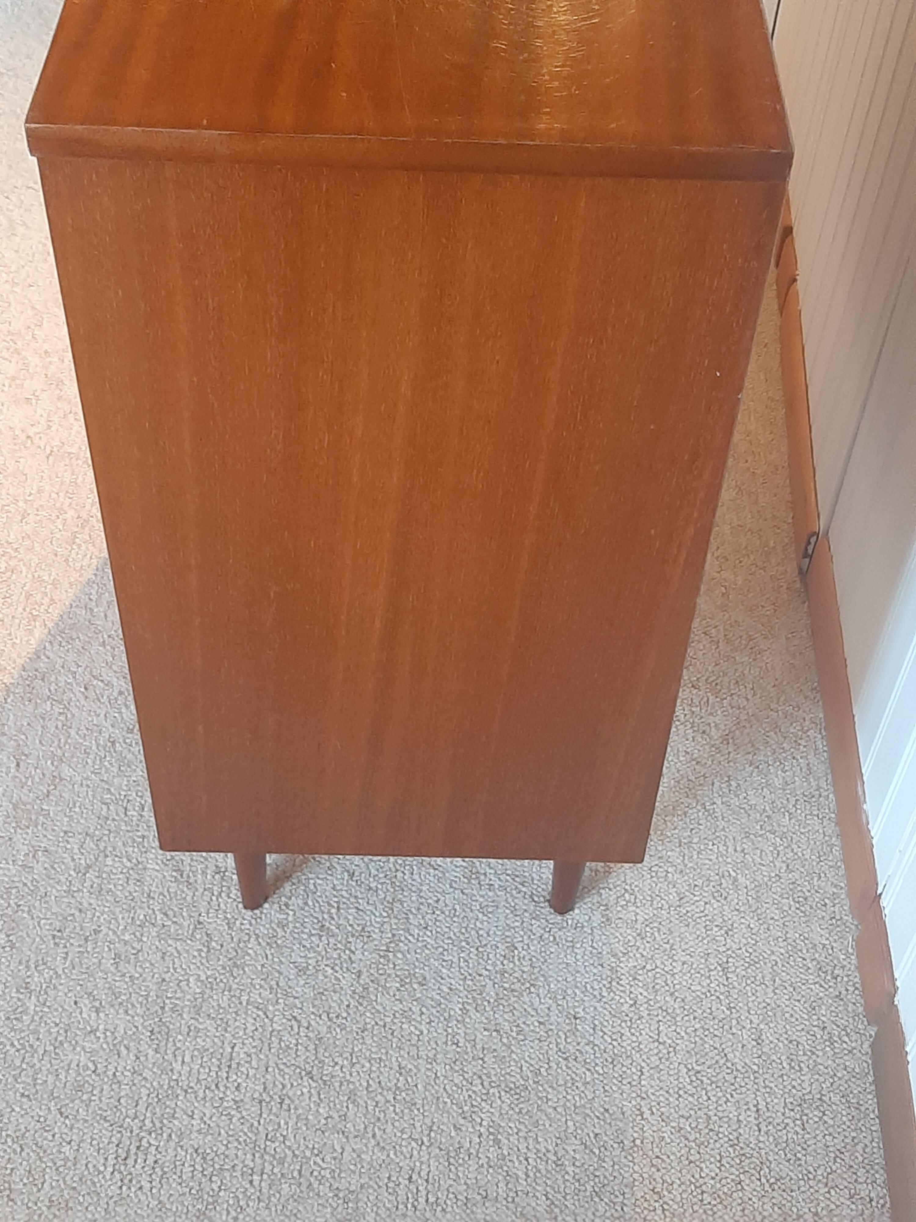 Commode en bois vernis, années 80