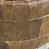 Pouf / coffre en patchwork de cuir kaki style De Sede