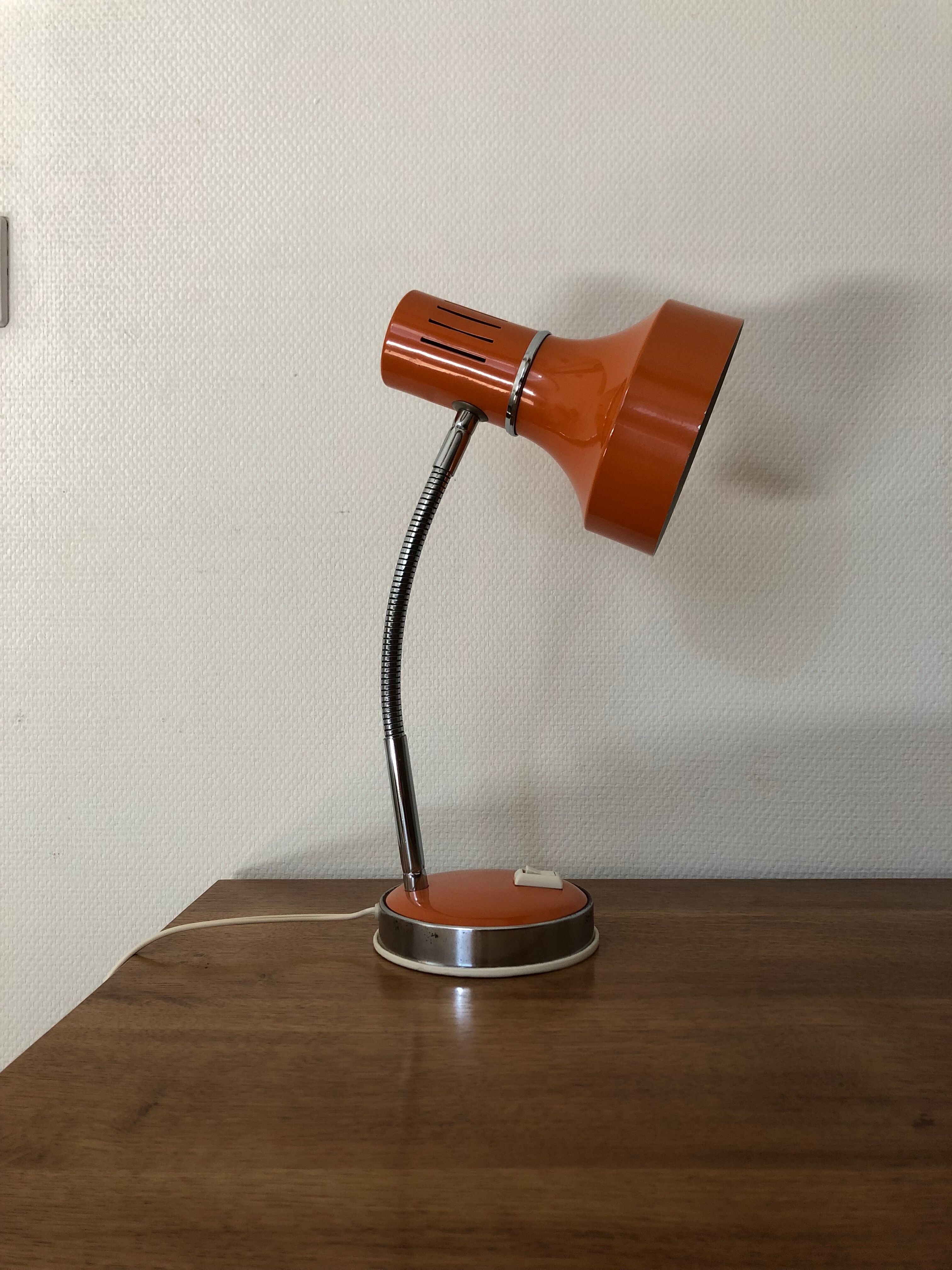 Desk lamp