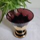Vase évasé en verre violet motif doré central