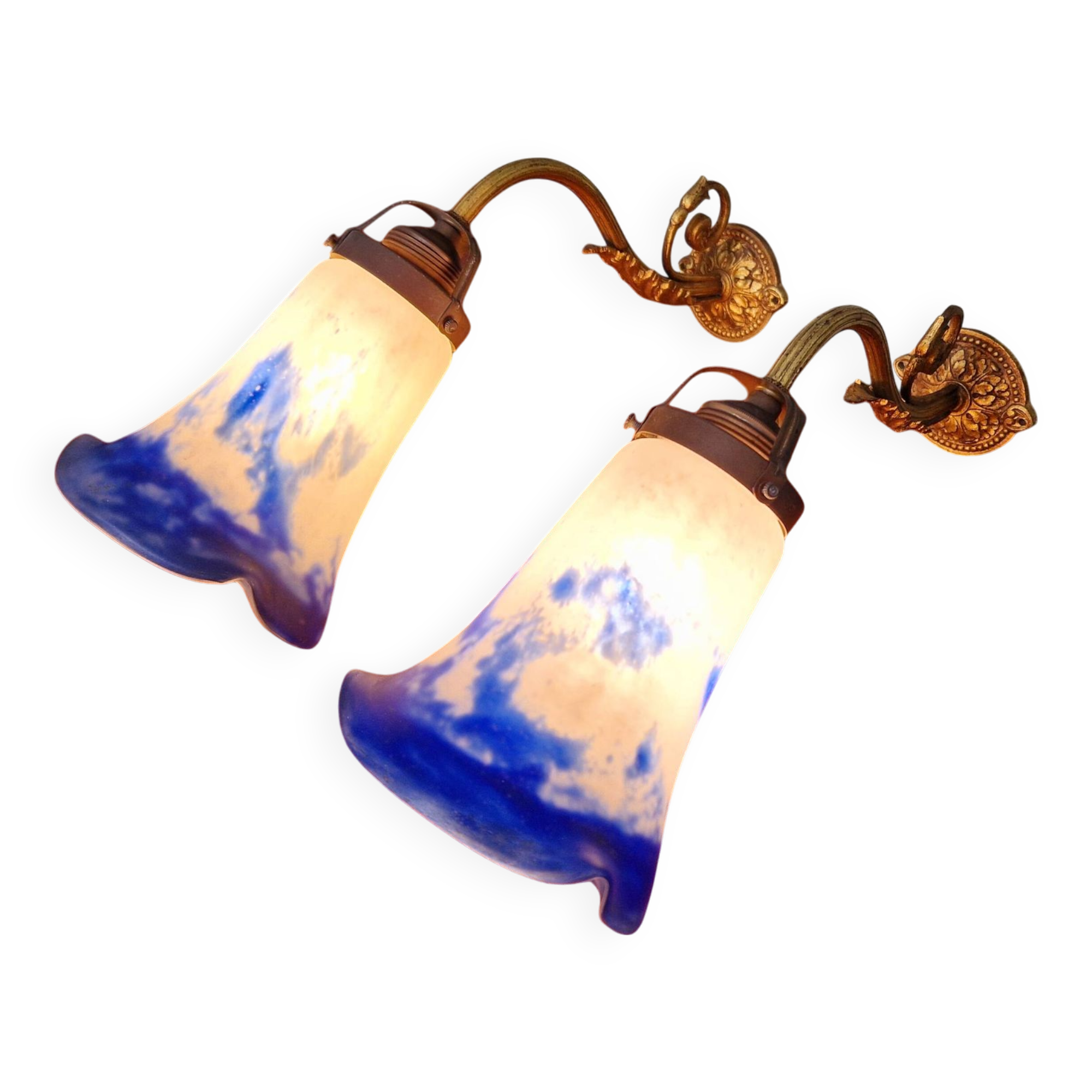 Pair of wall lights in bronze and marmoreal glass