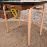 Bureau d'ecolier en formica