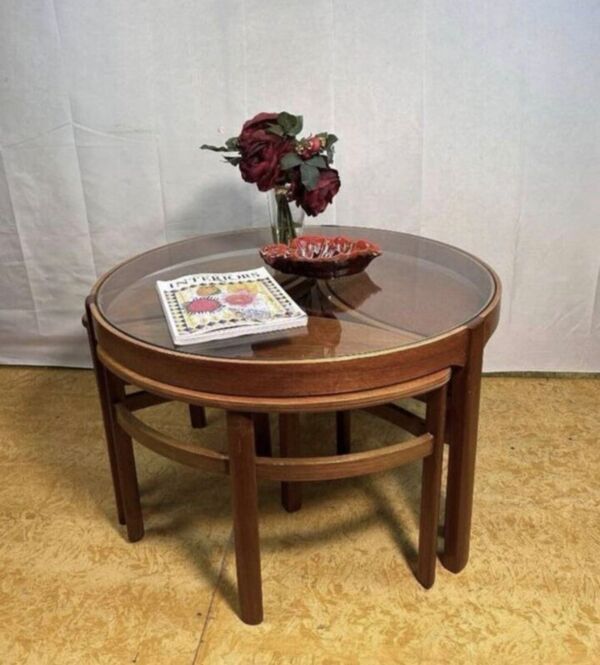 Table basse trinité en teck rétro vintage des années 60 par Nathan.