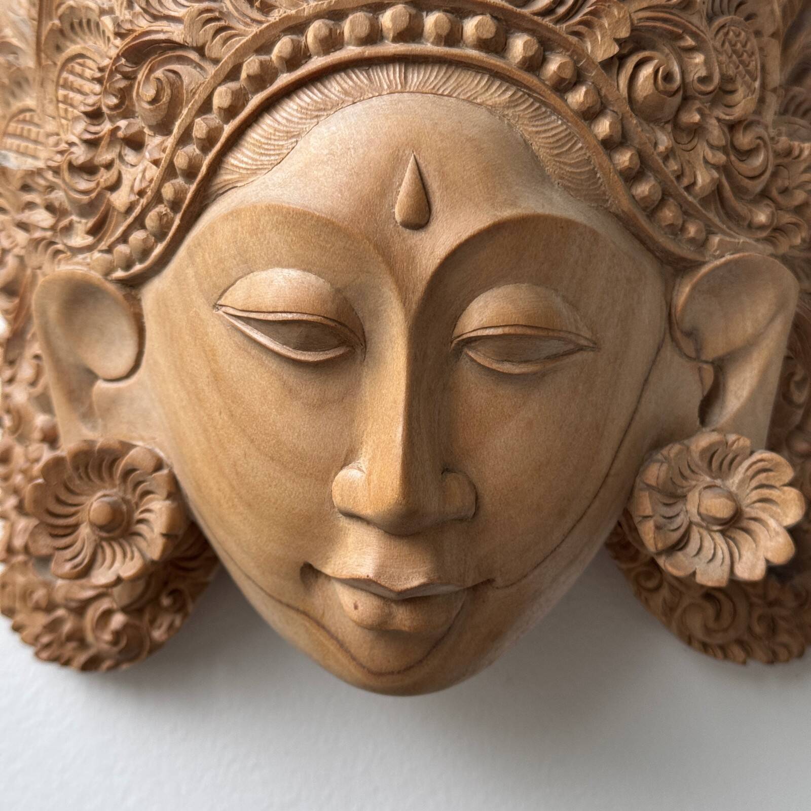 Masque balinais en bois sculpté milieu XXe
