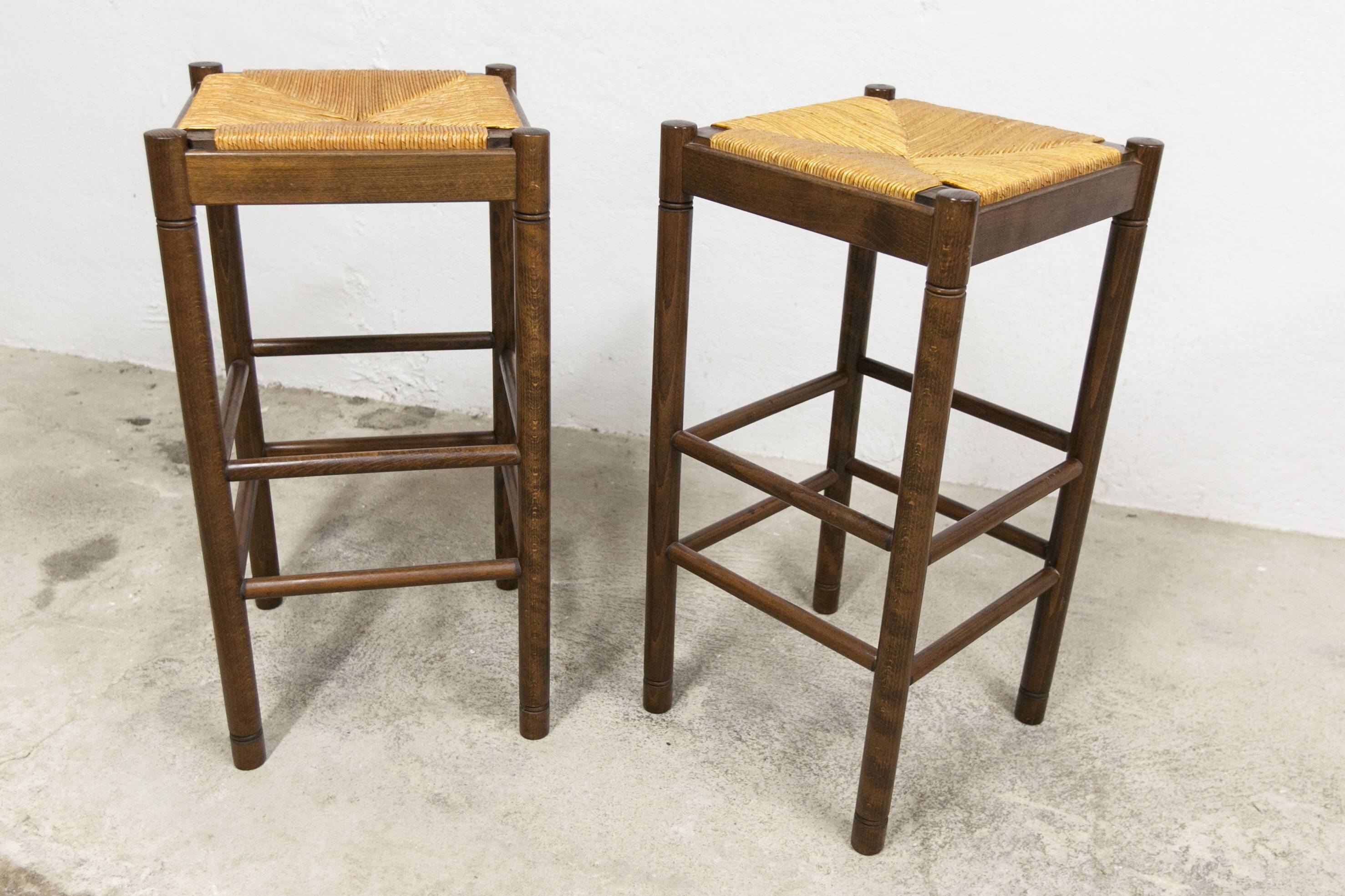 Pair of 80 cm high straw and beech bar stools