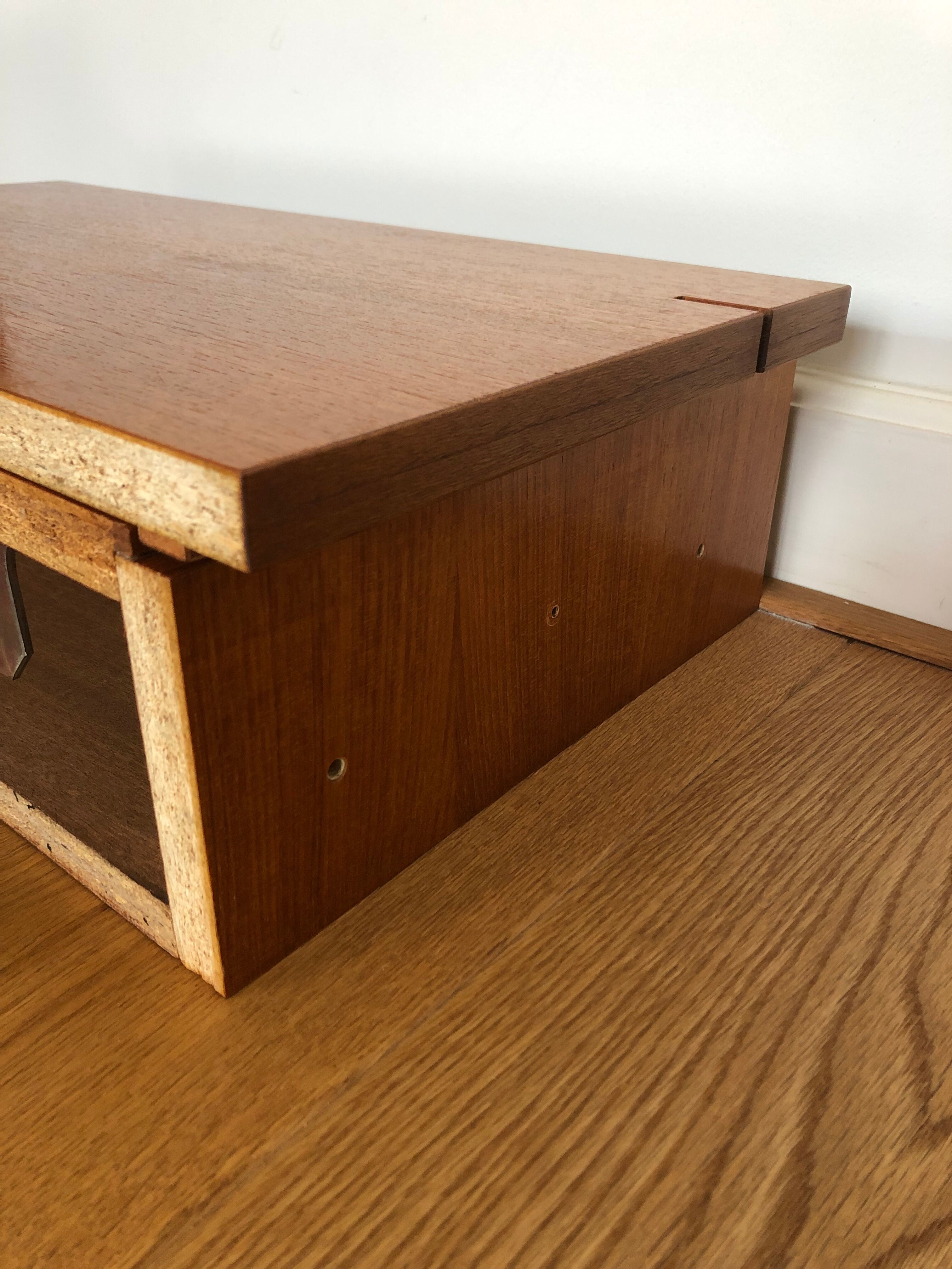 Une console murale