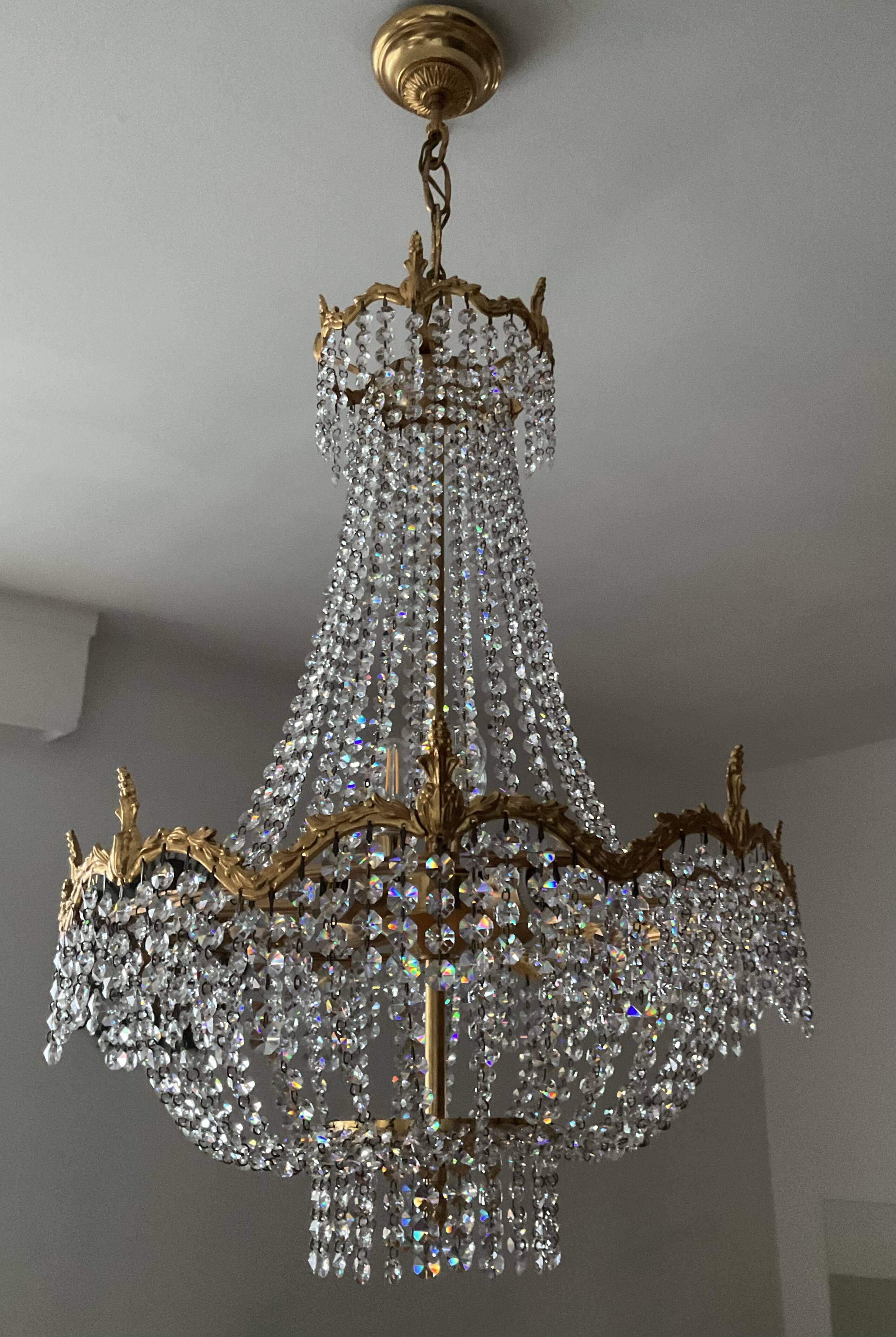 Balloon chandelier in bronze and crystal pendants