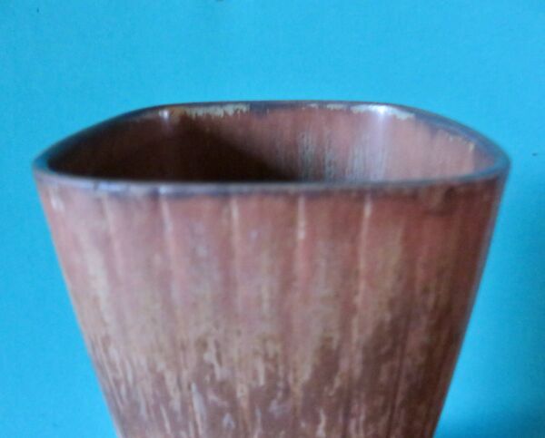 Vase en grès dans un camailleux de bruns, taupes et ocres de Gunnar Nylund pour Rorstrand. Suède 1960