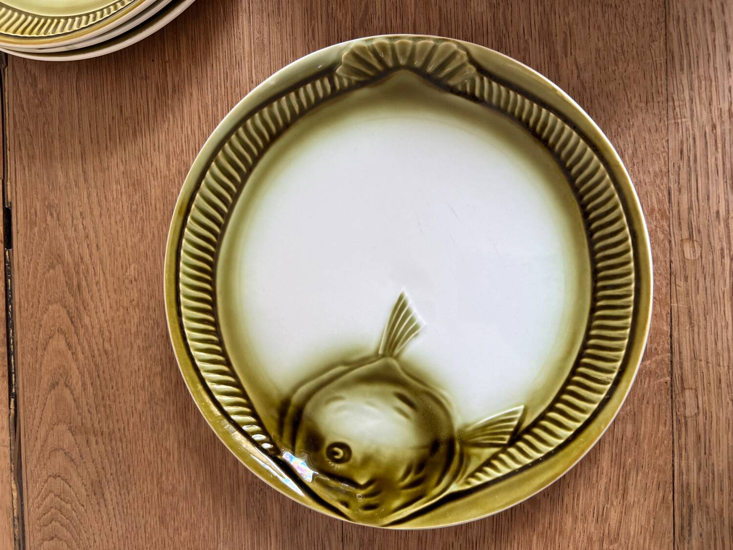 Green fish plates