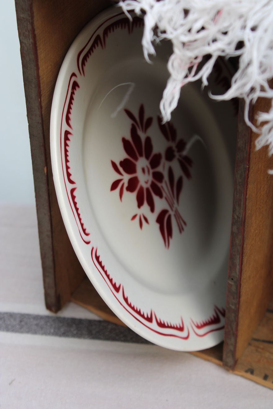 Set of 6 flat ceramic plates