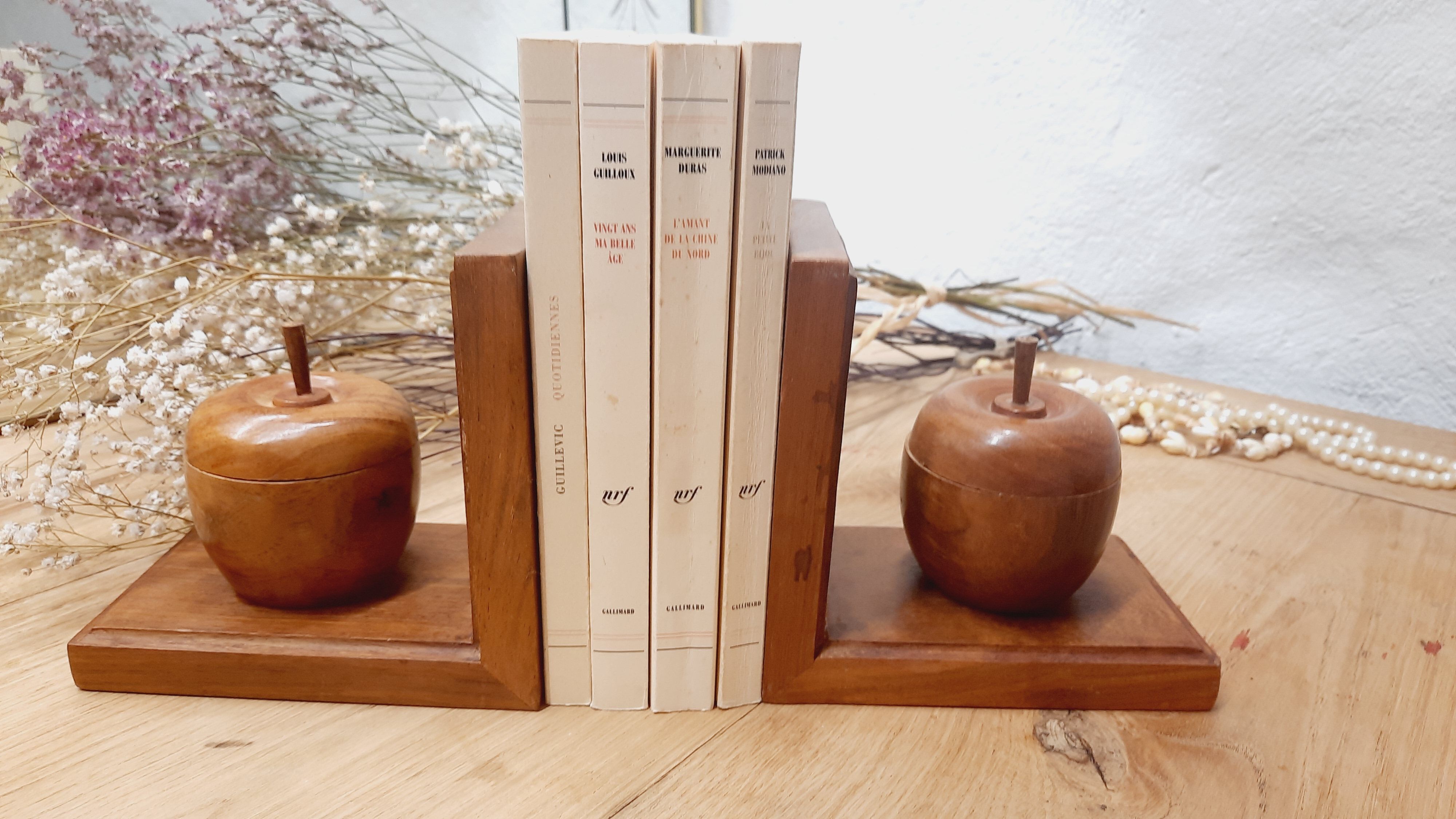 Greenhouse books "Apples" carved wood