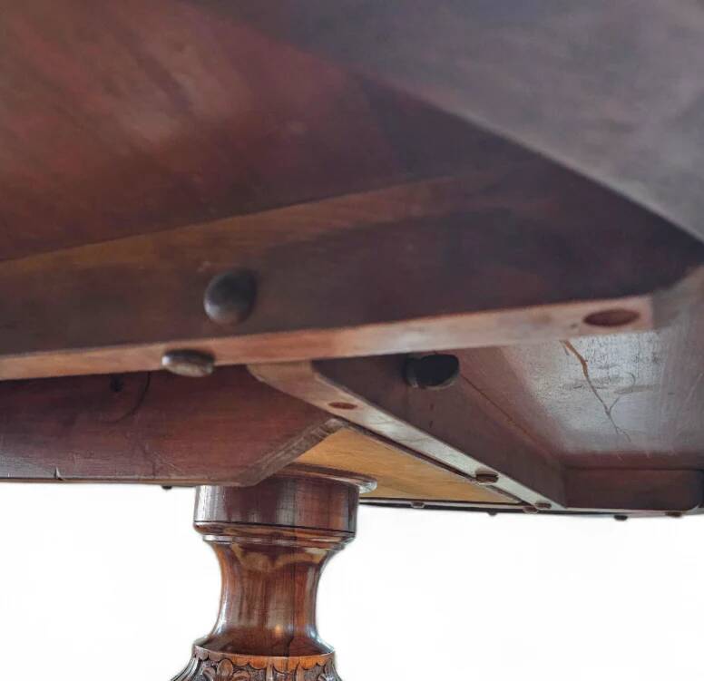 Oval Victorian tilt-top table, breakfast table / 1840s