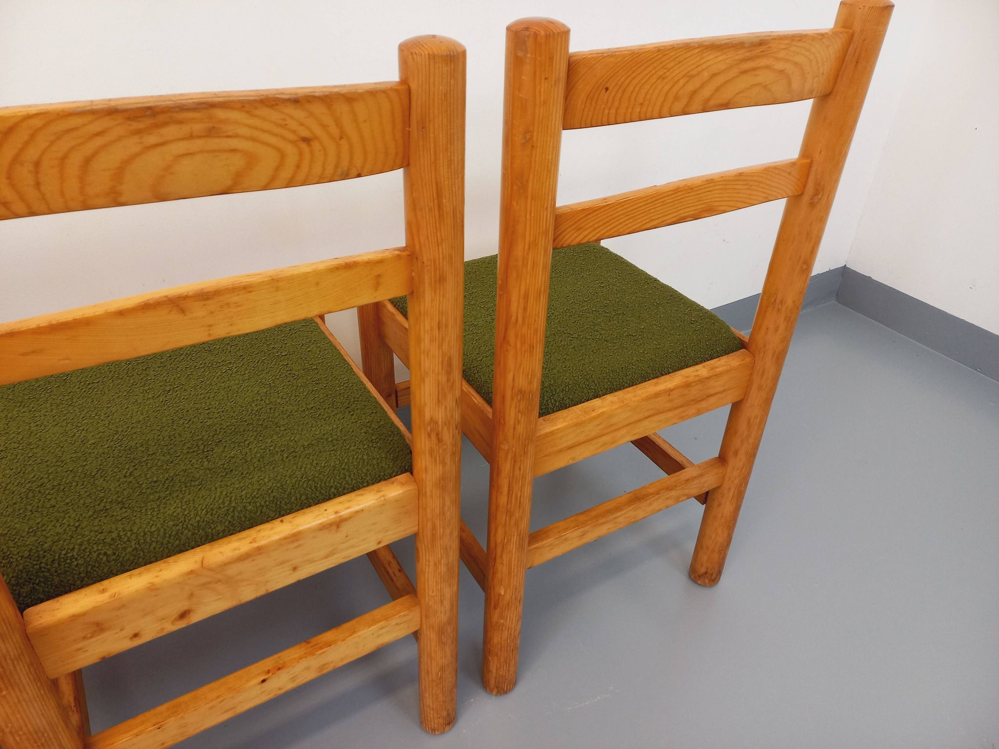 Set of 4 vintage chairs in pine and khaki green bouclette fabric from the 70s