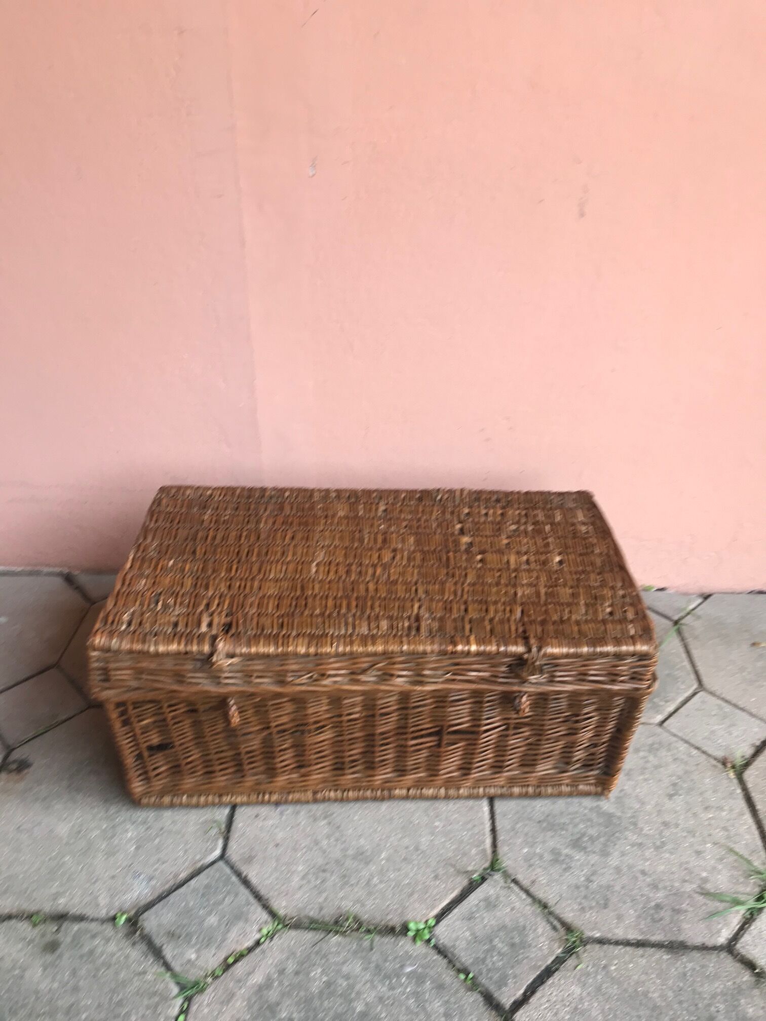 Old trunk in woven wicker rectangular shape - Bicycle model suitcase
