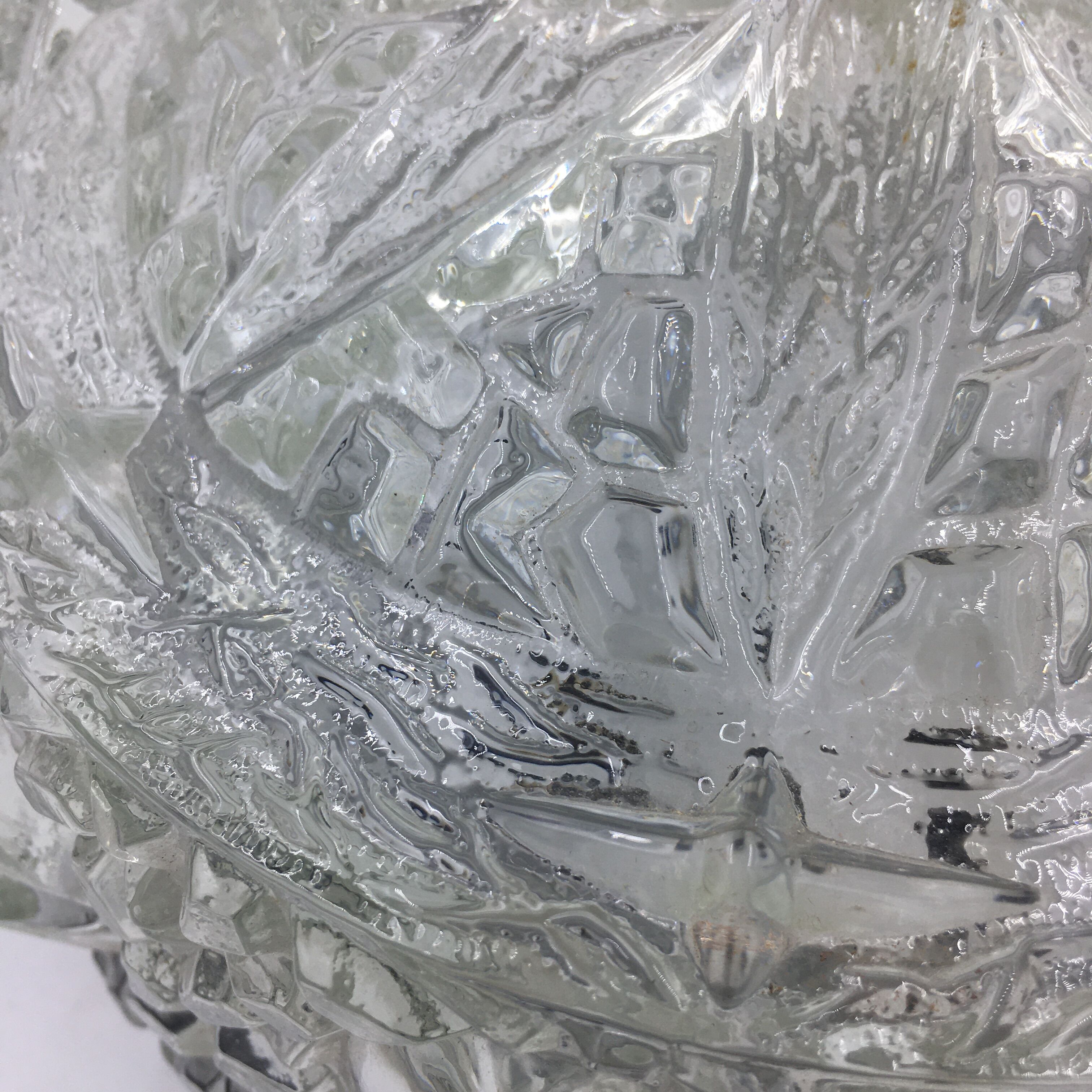 Ceiling lamp in molded glass with relief