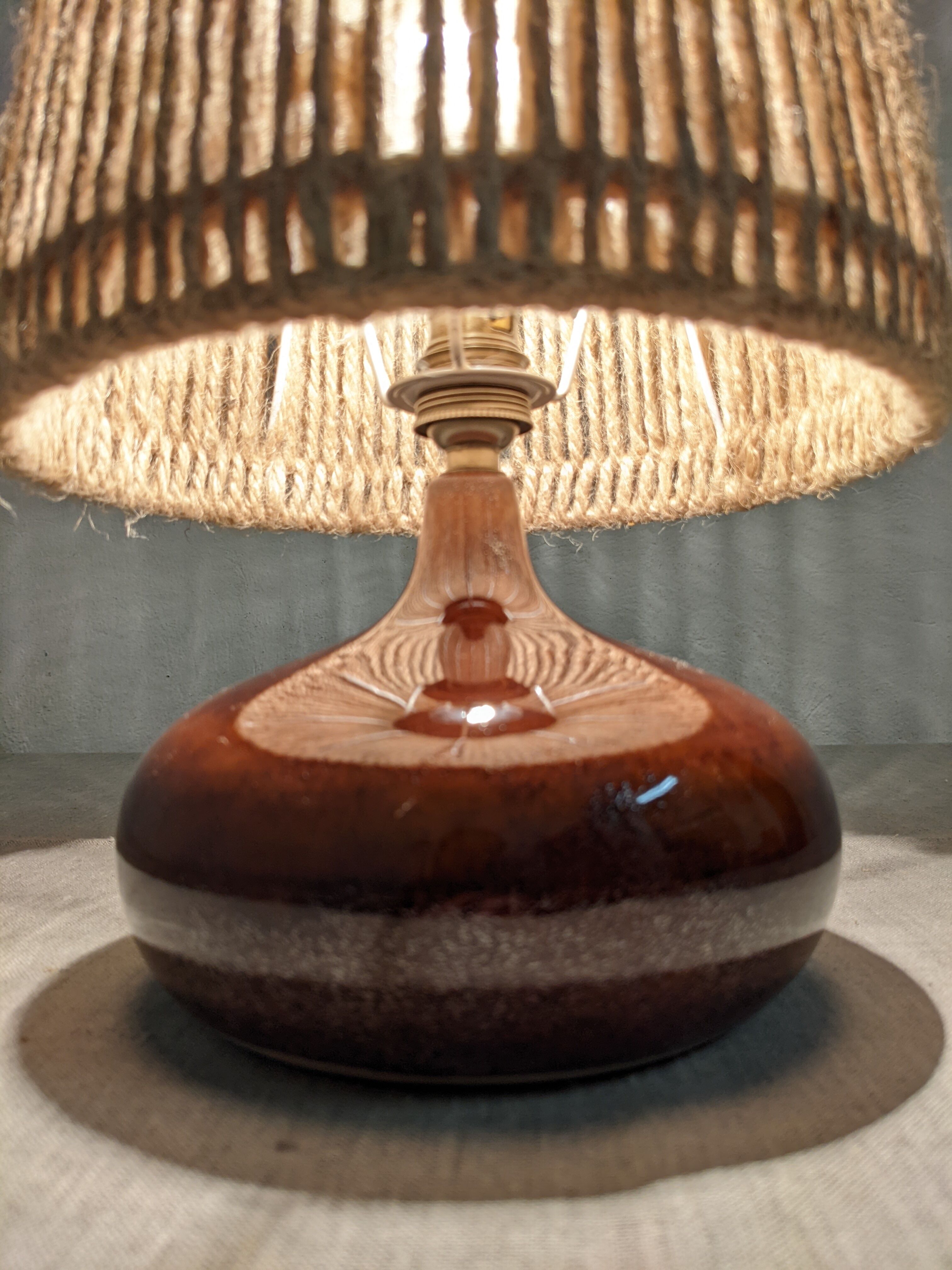 Vintage bedside lamp in enamelled stoneware and jute rope