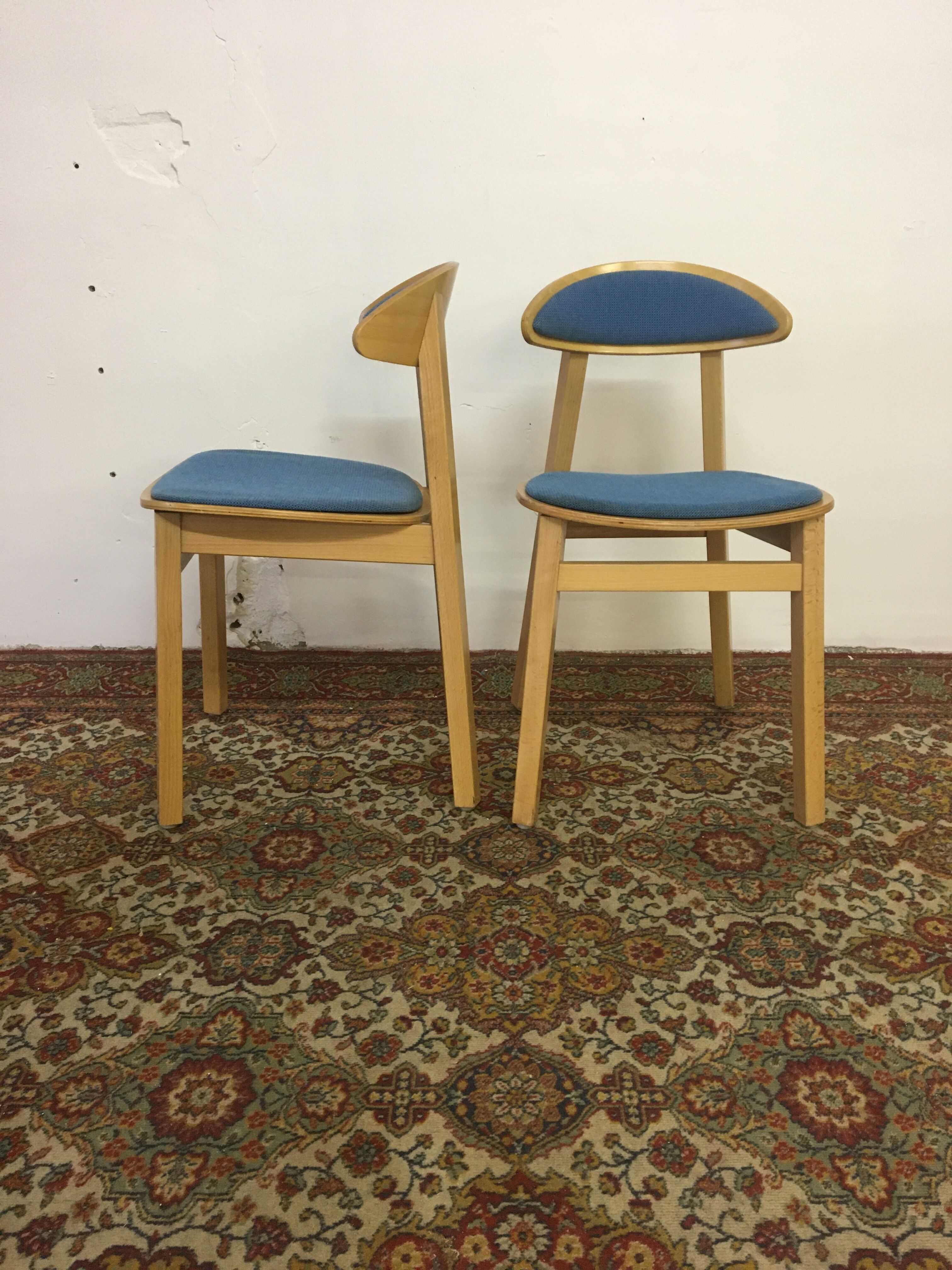 Chaises scandinaves années 80