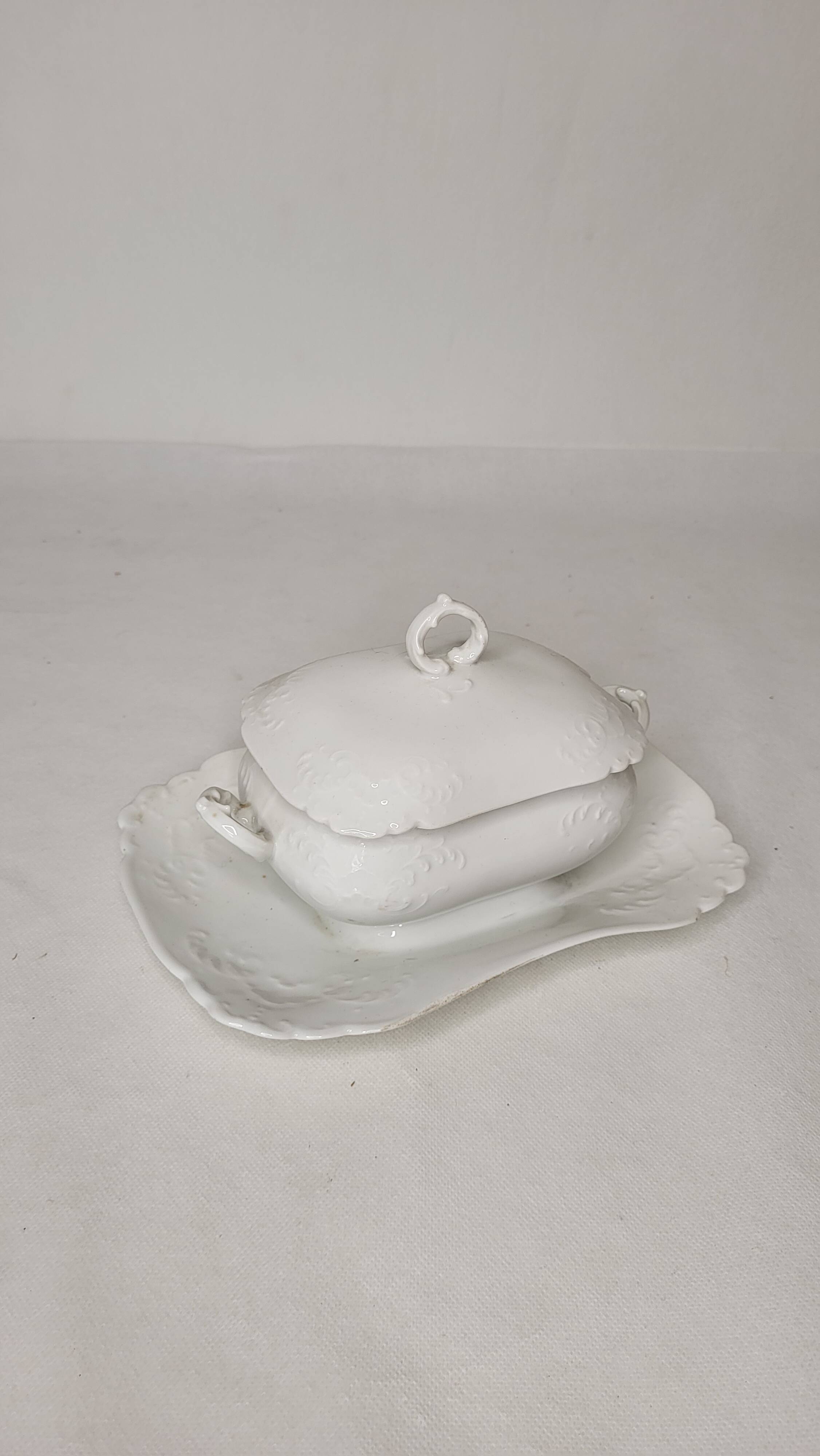 19th century Limoges Pouyat porcelain gravy boat