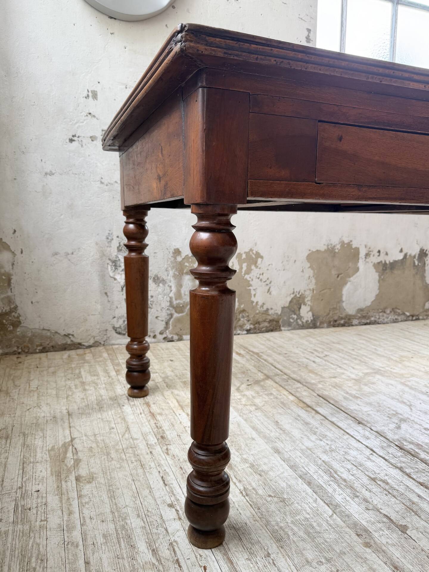 Table de ferme ou table de drapier noyer massif 1900