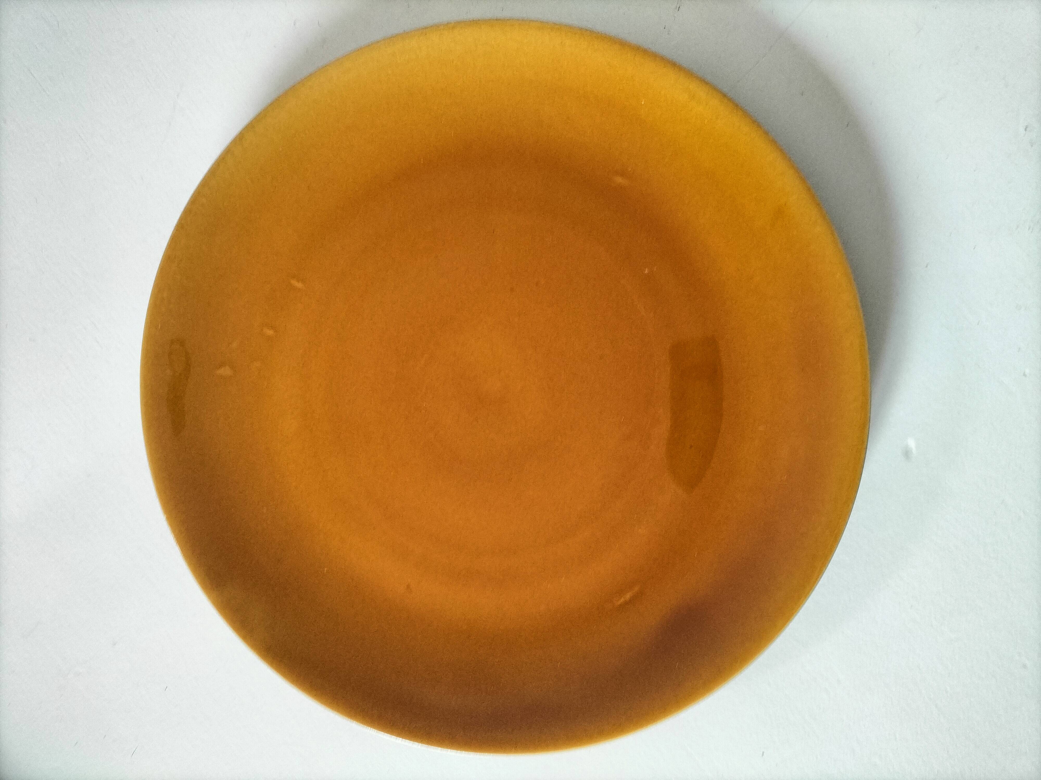 Set of green and amber enamelled plates