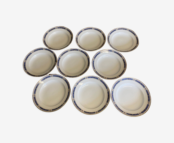 9 assiettes en porcelaine de Limoges France motifs floraux et dorure