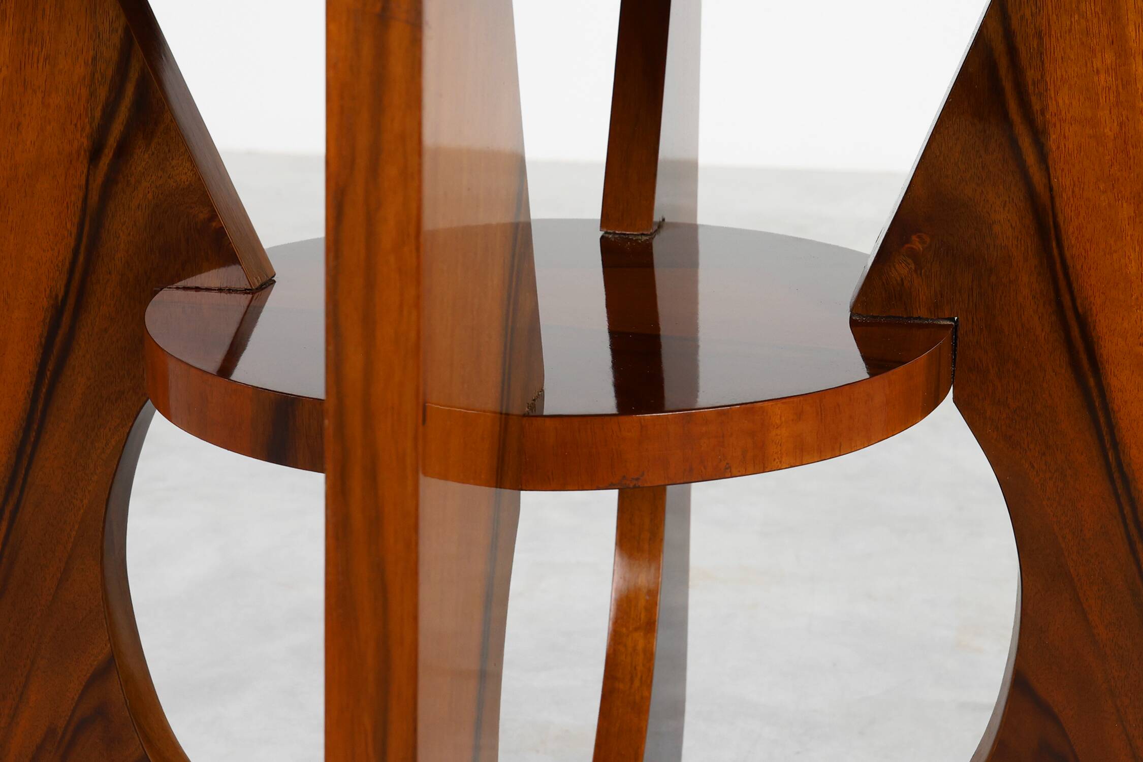 Table d'appoint, table basse ronde Art Déco en bois, France années 1920