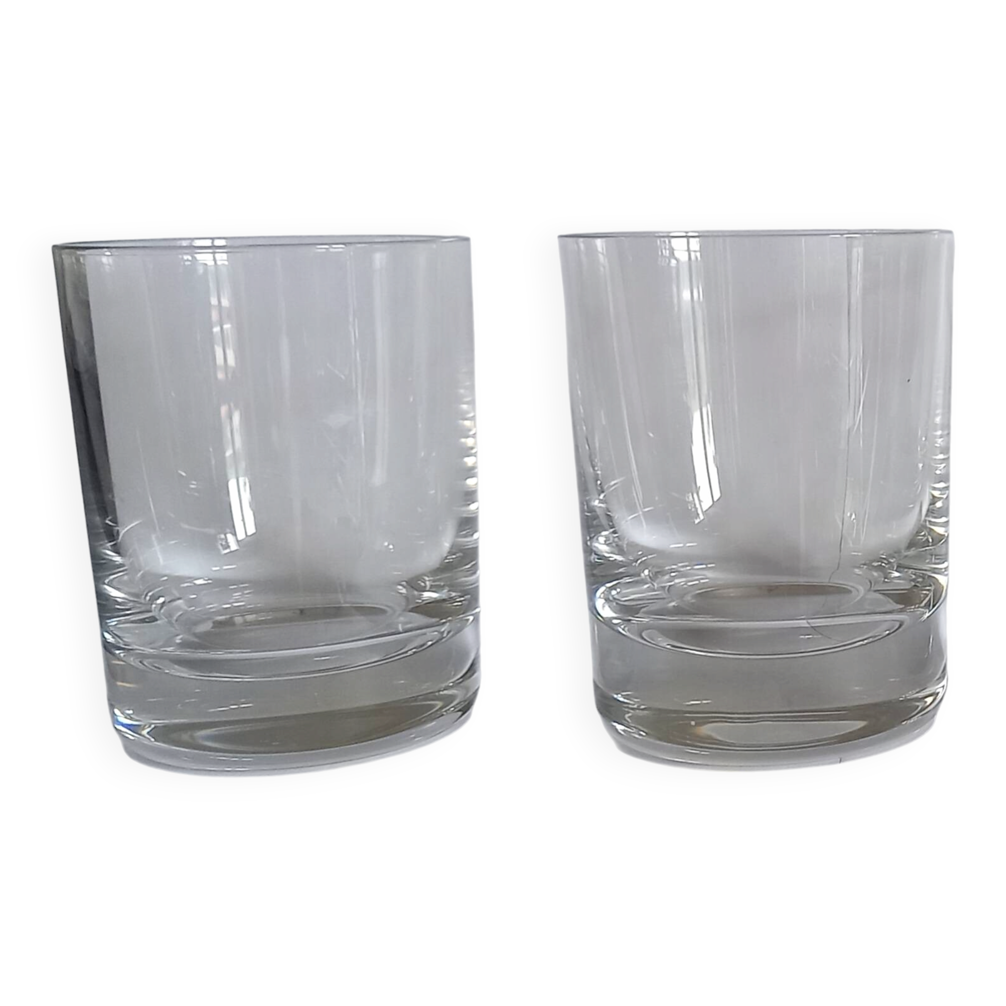 2 whisky glasses and a Baccarat crystal ashtray with stamps.
