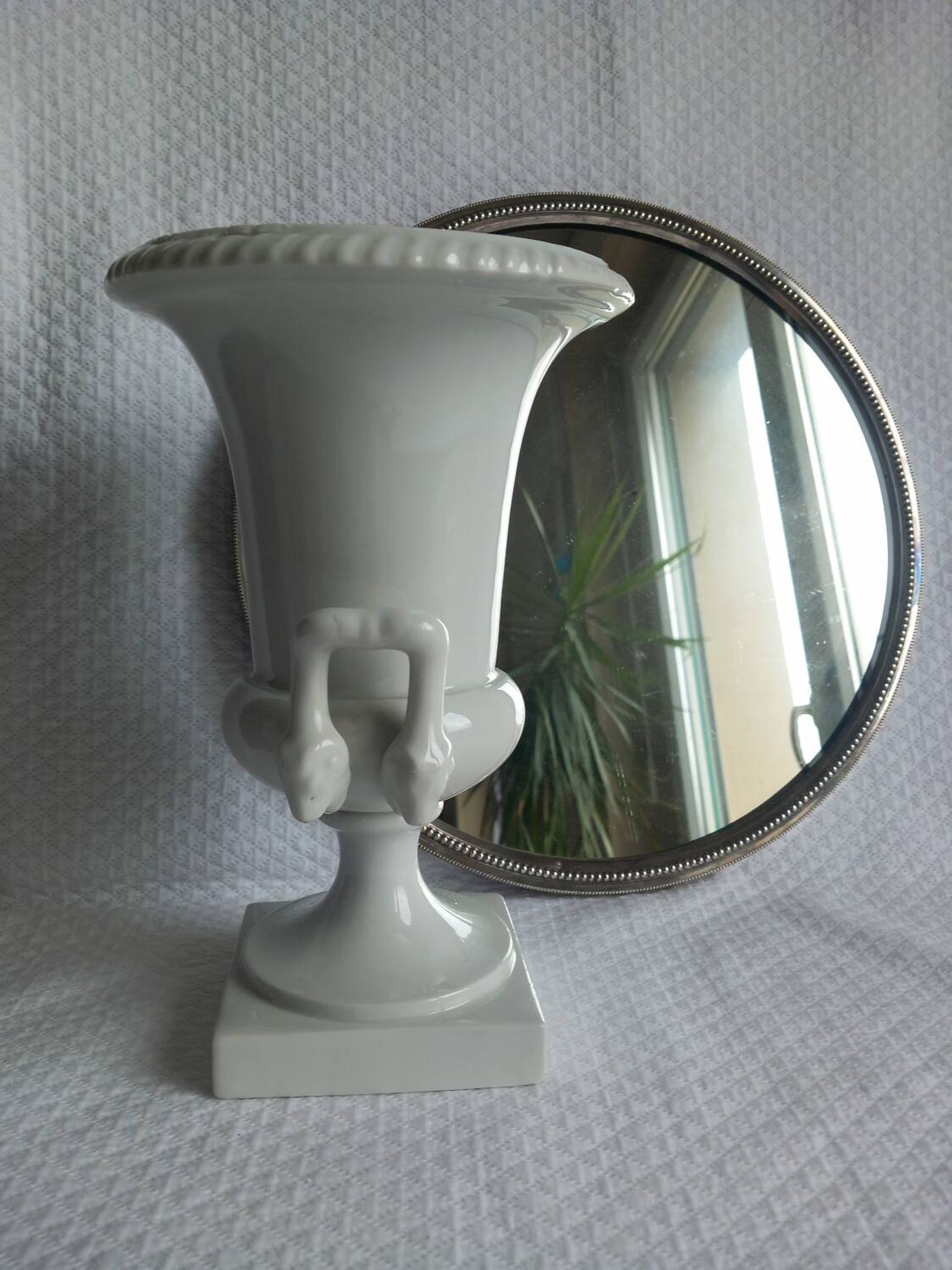 Ancien Vase Médicis en porcelaine blanche – style néoclassique –XIXᵉ