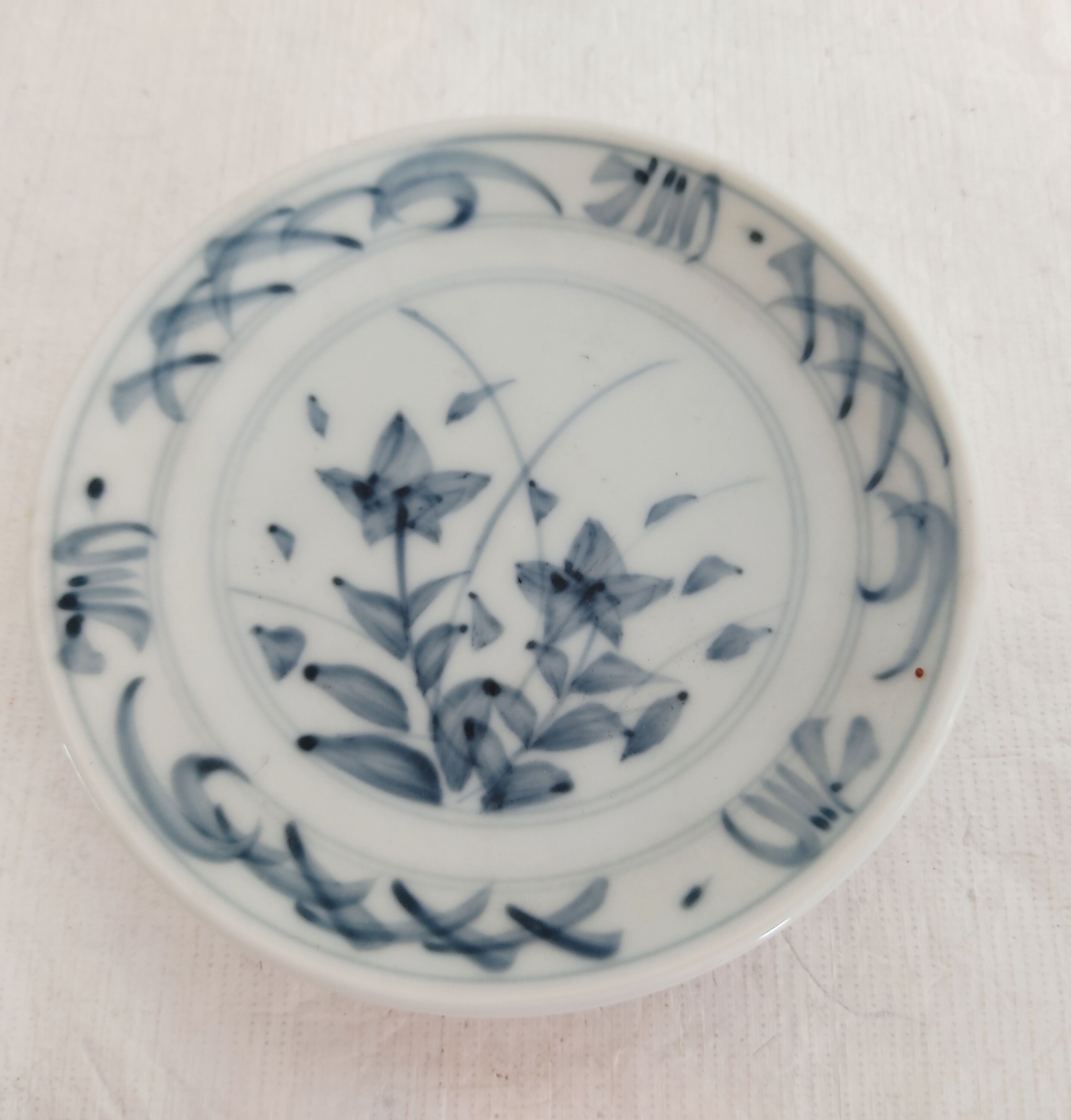 Asian saucer decoration blue white 19th century