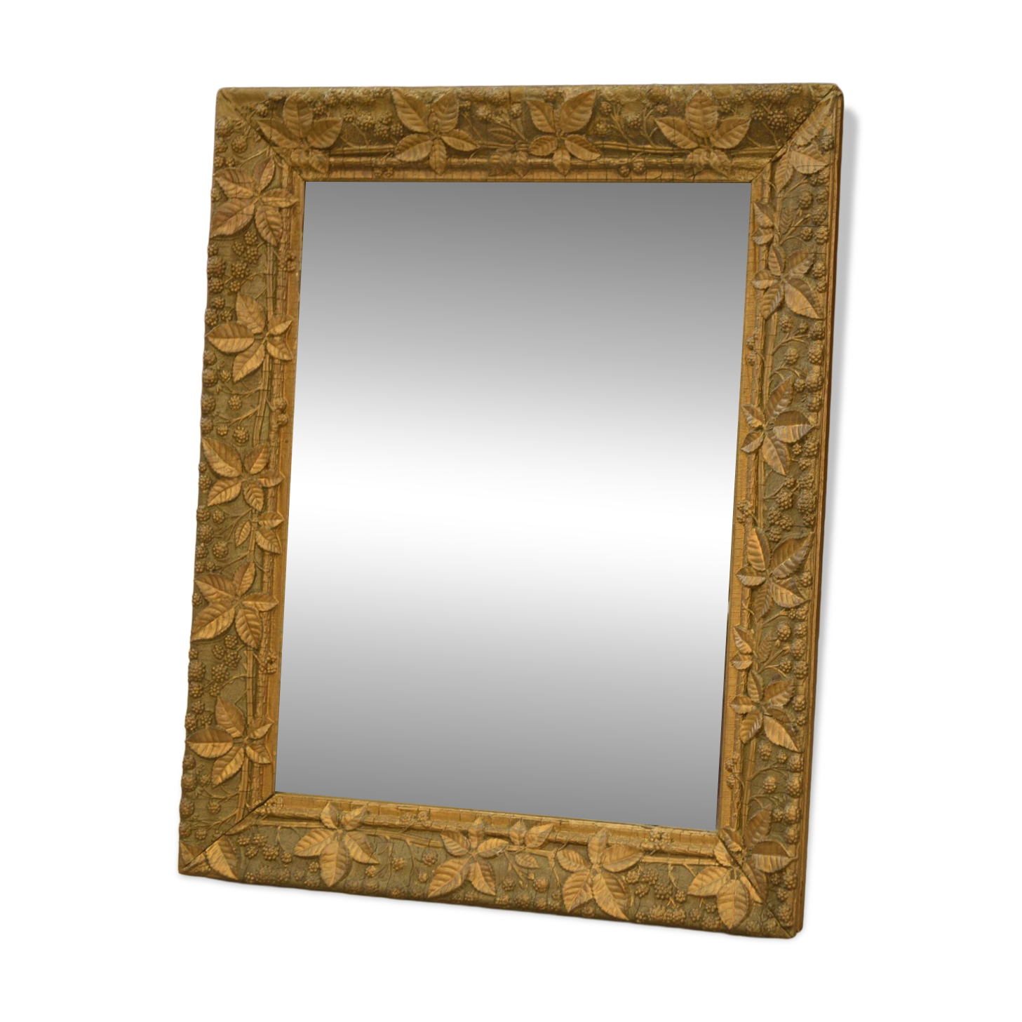 19th-century mirror in wood and stucco with floral decoration.