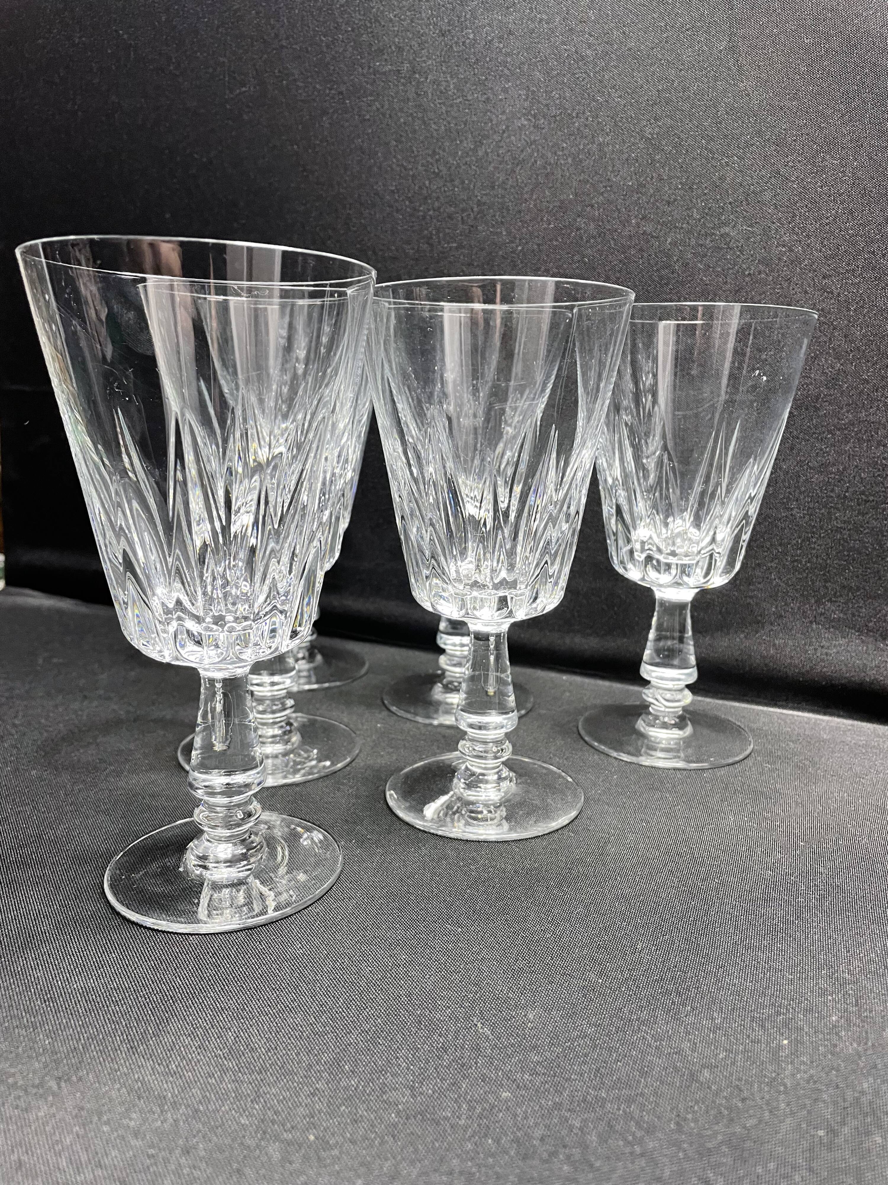 6 glasses on foot with water or wine