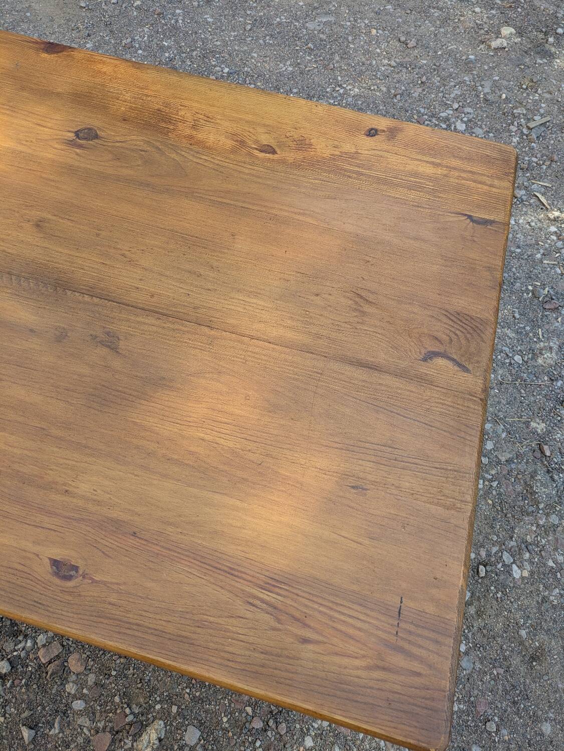 Table with turned legs