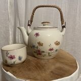 Teapot with 6 cups in a set