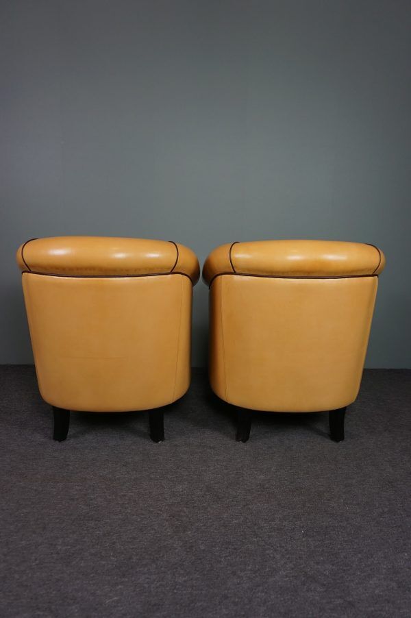 Set of 2 club chairs in blond sheepskin