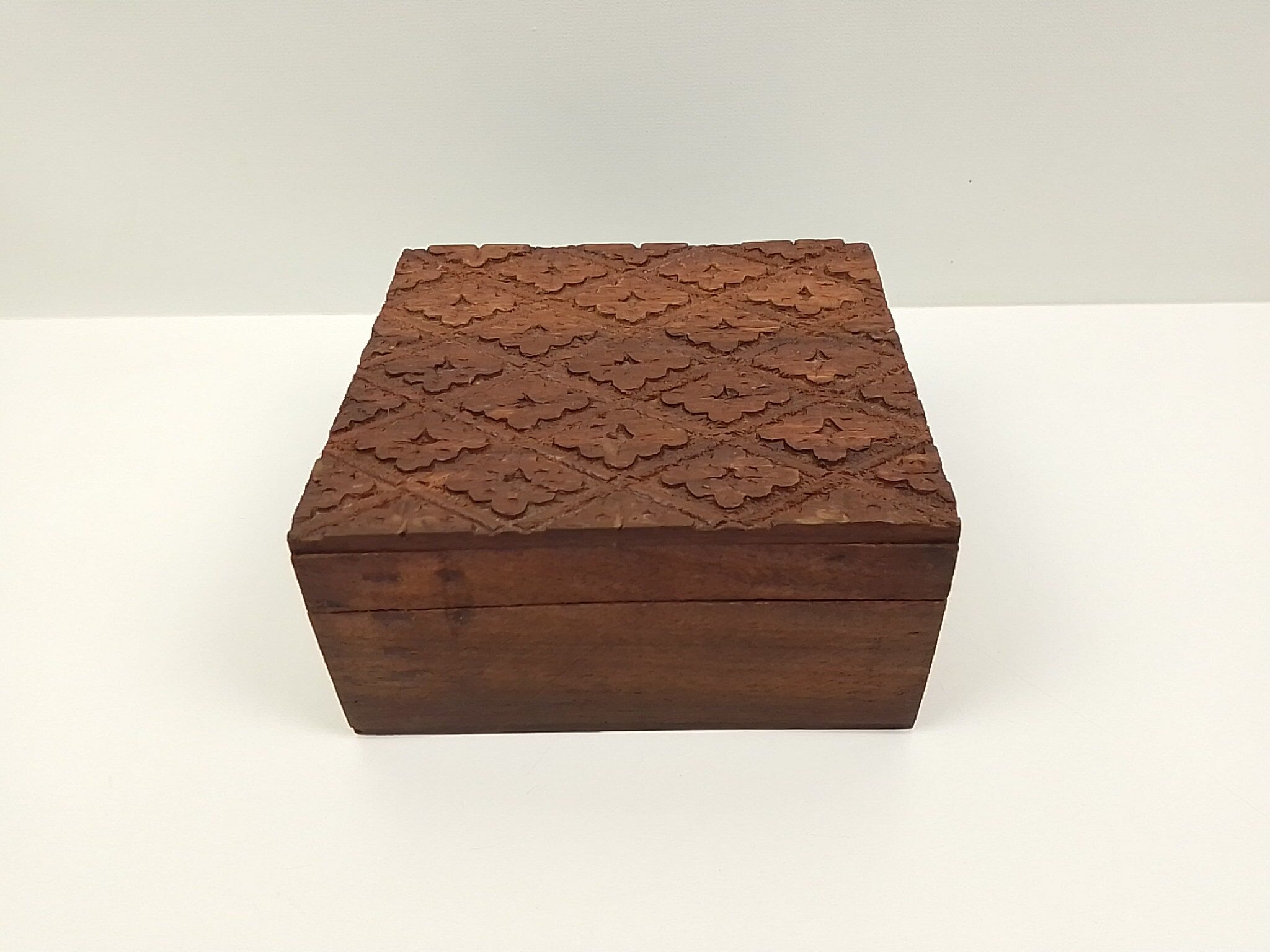 Rectangular wooden box deco in relief 15 cm x 13 cm