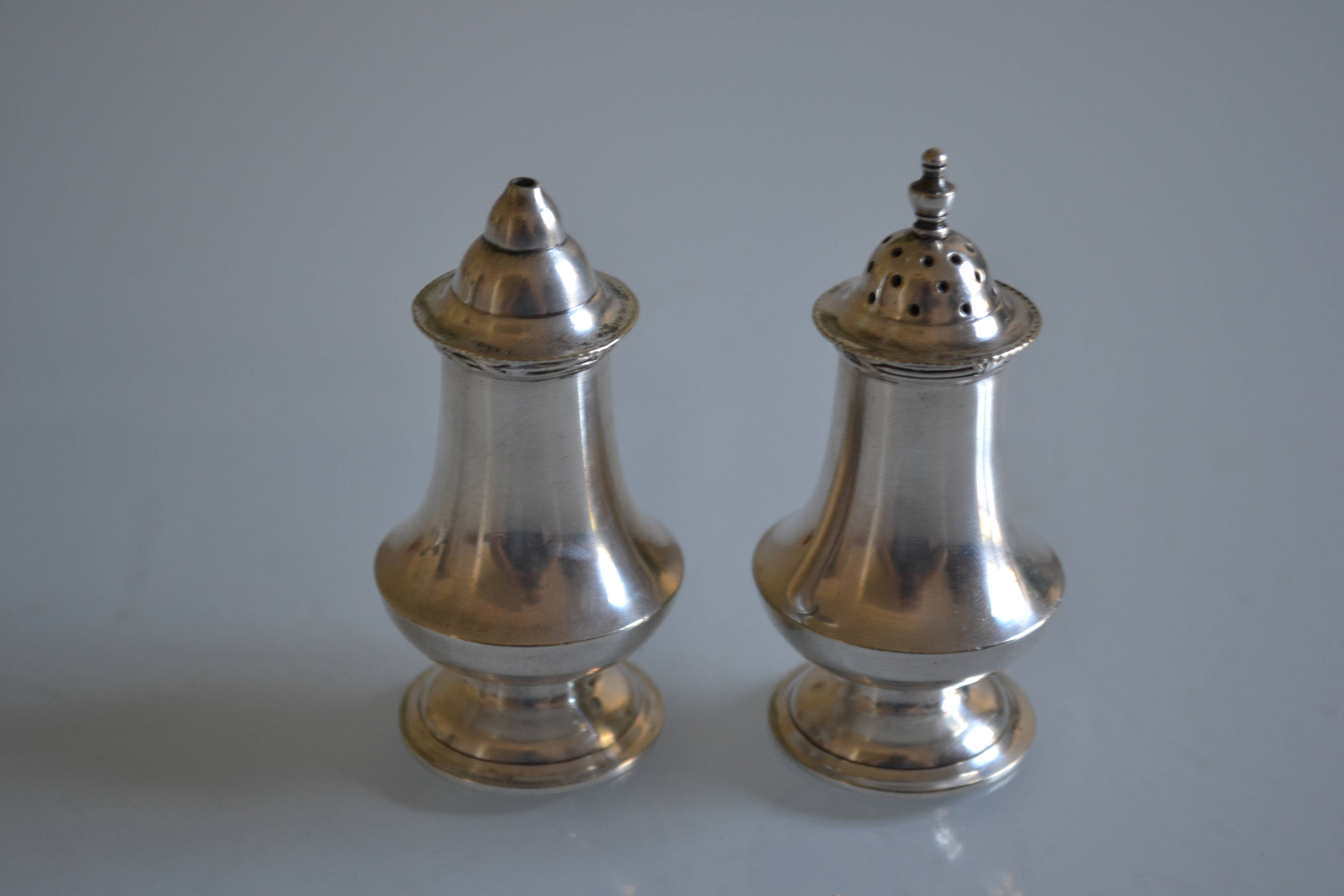 Salt and pepper shaker set, silver-plated metal, Mappin & Webb's Prince's Plate.