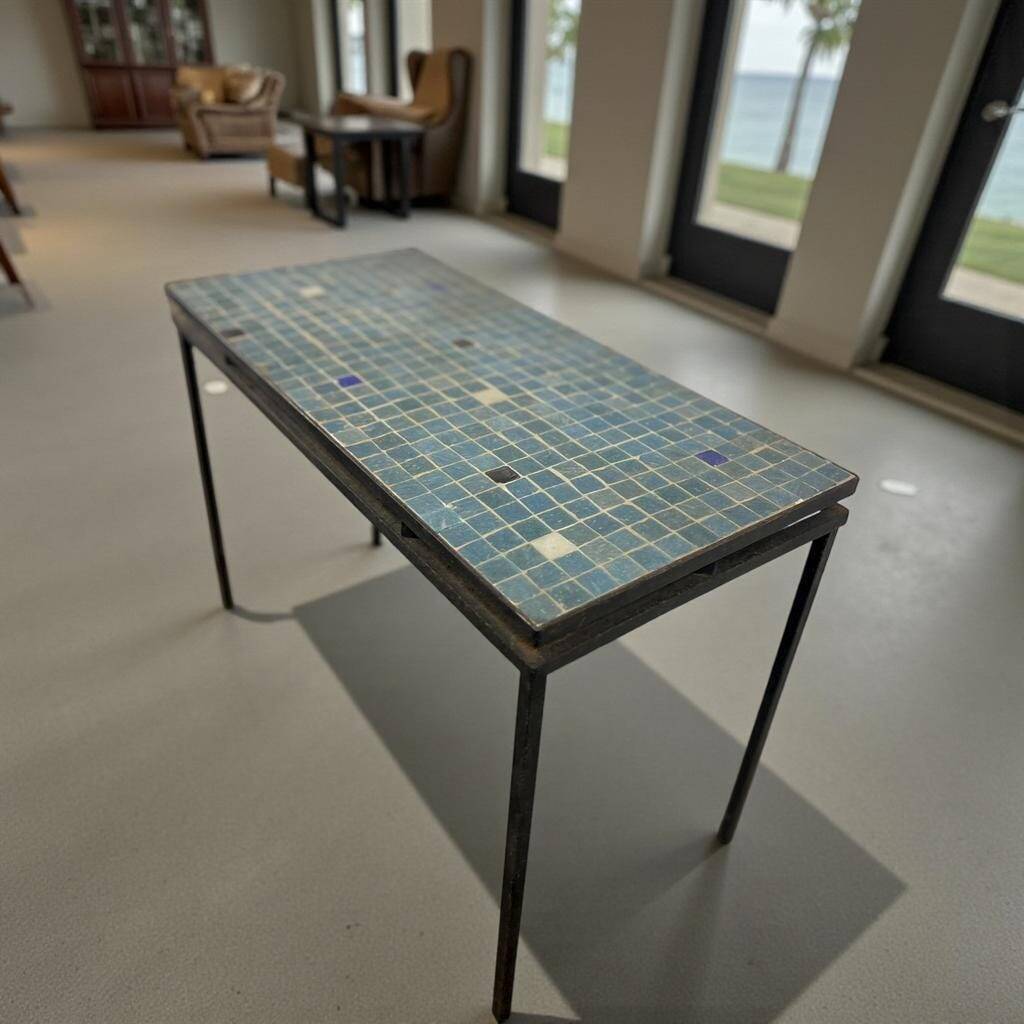 Table basse vintage en mosaïque bleue / table à plantes