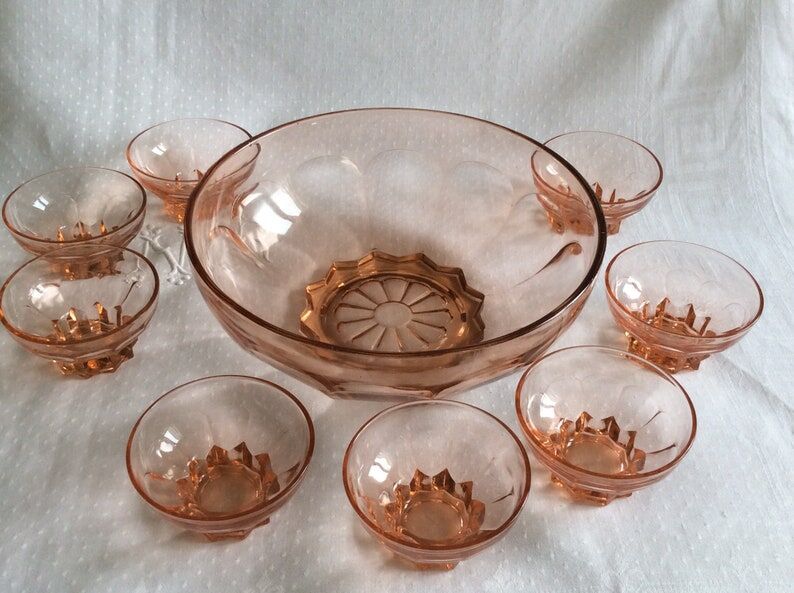 Set of 8 vintage dessert bowls and its pink bowl 1960s