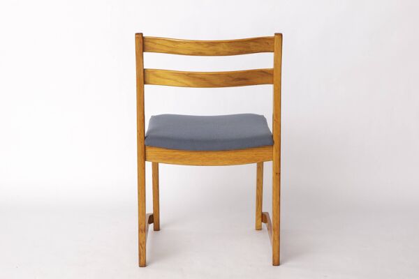 Chaise empilable vintage en chêne par Carl-Ewert Ekström – Design scandinave des années 1960