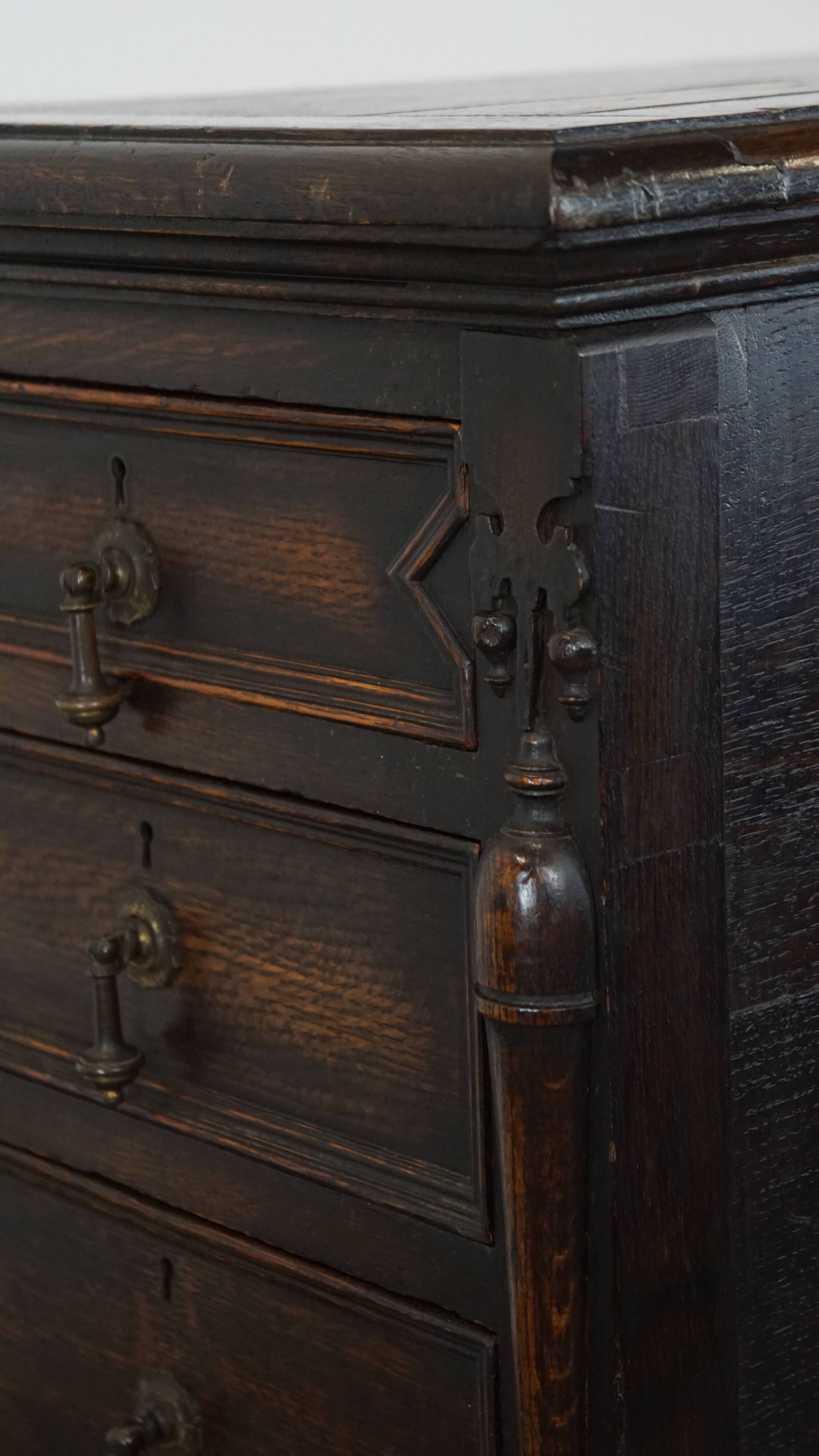 Antique Oak English Cabinet from the 19th Century