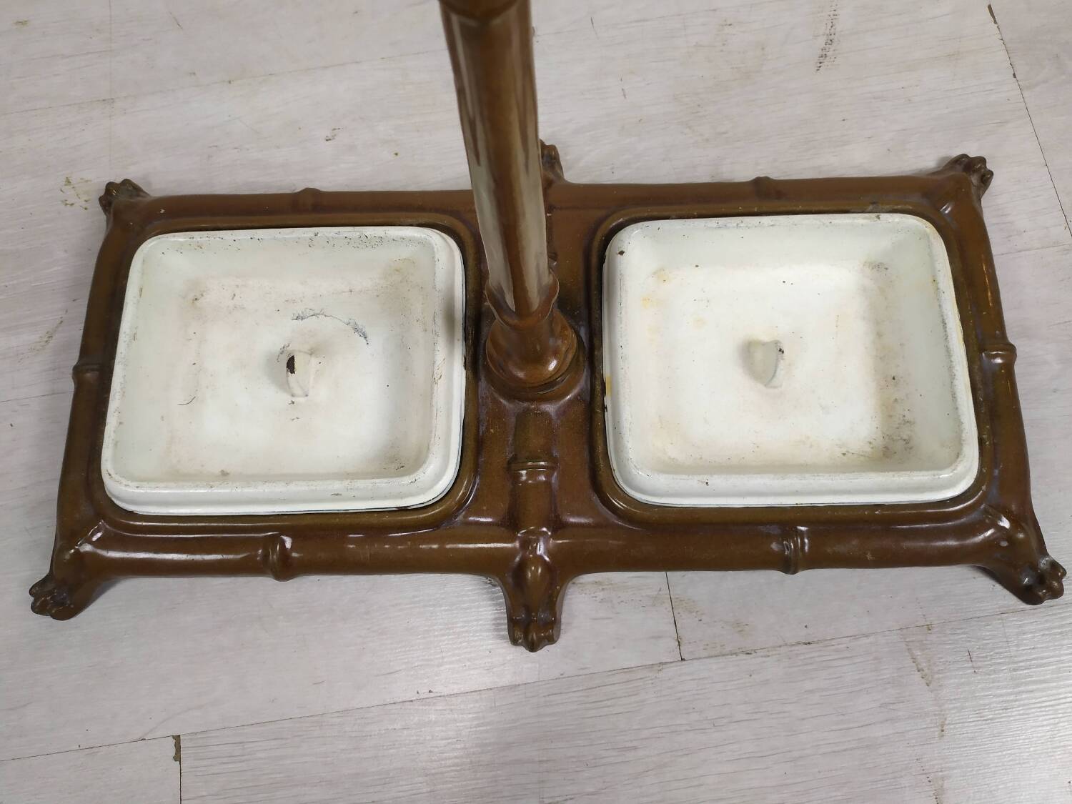 Cast iron umbrella stand