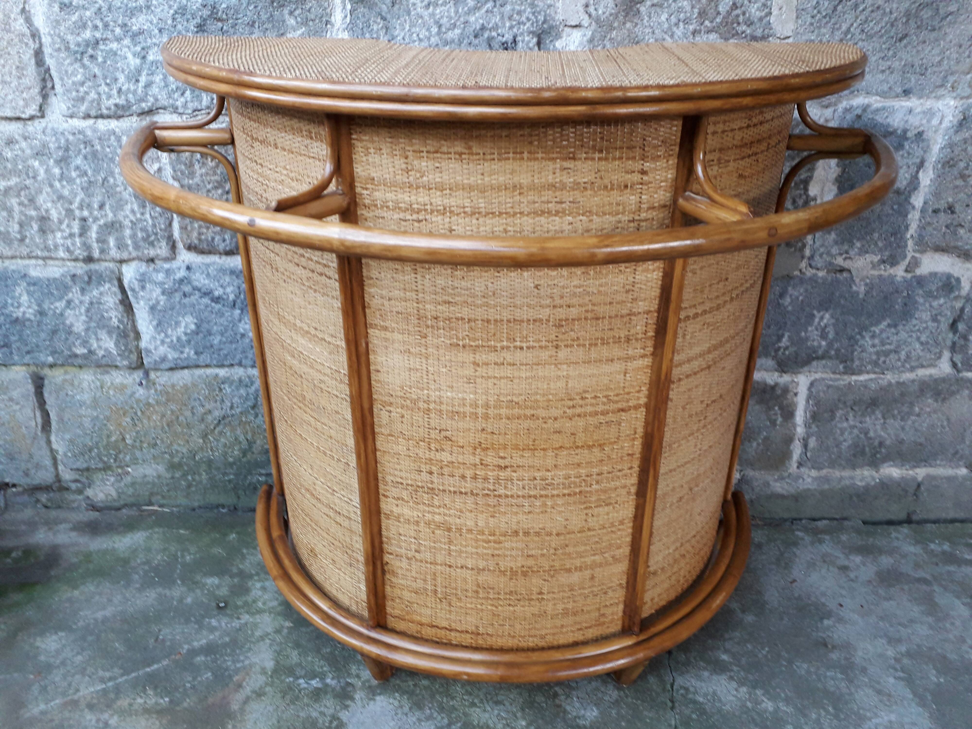 Bar en rotin vintage & ses tabourets