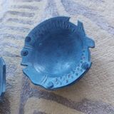 2 ceramic dishes decorated with fish (cups)