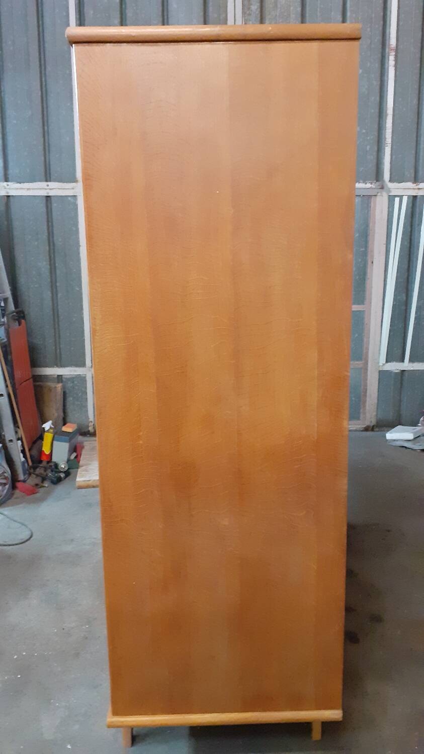 Compass feet cabinet