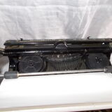 UNDERWOOD TYPEWRITER
