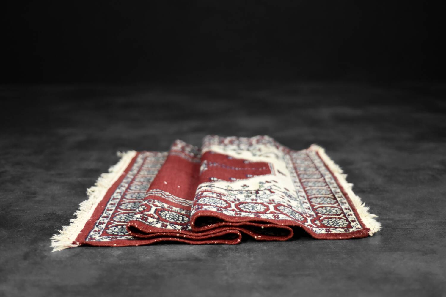 Vintage Hand-Woven Oriental Pakistani Mihrab Prayer Rug, 1960s