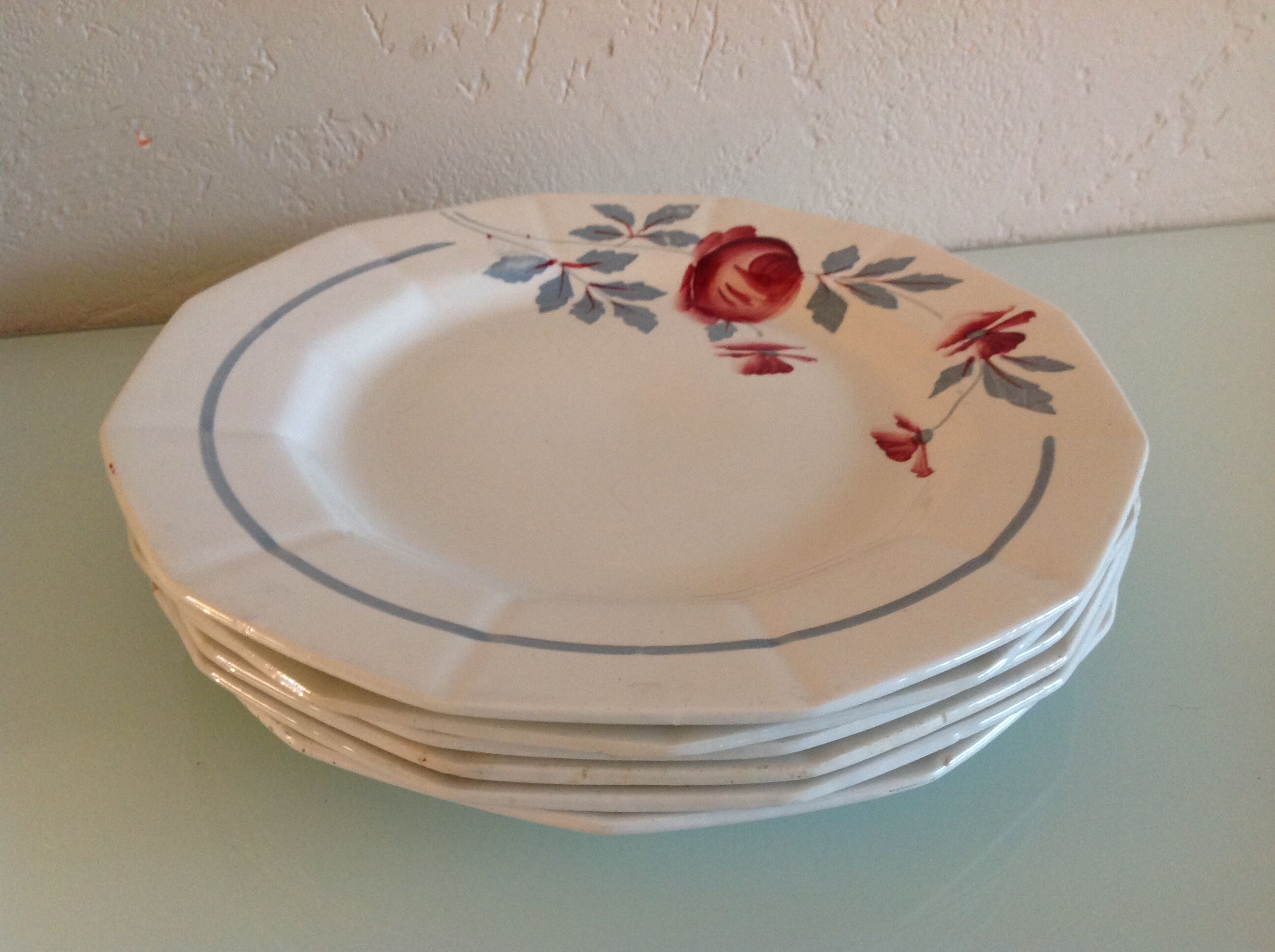 Suite of six flat plates décor Abeille d'Or by Ceranord St Amand / vintage 50s-60s