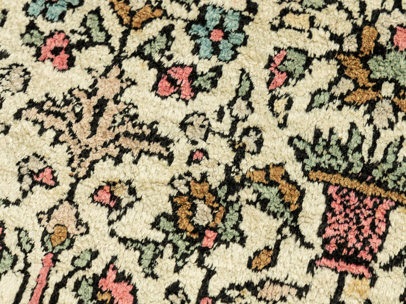 1960s carpet, 185 x 195
